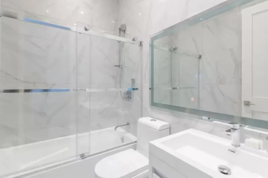 Shower in Parc Avenue Residences Mile End