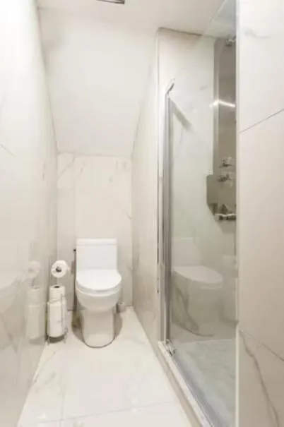 Shower in Parc Avenue Residences Mile End