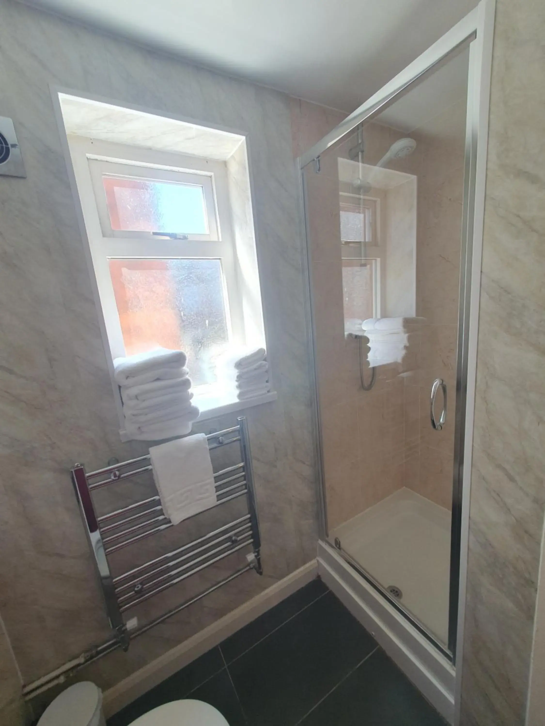 Family Room (4 People) in The Manor Guest House Family Room (4 People) in The Manor Guest House