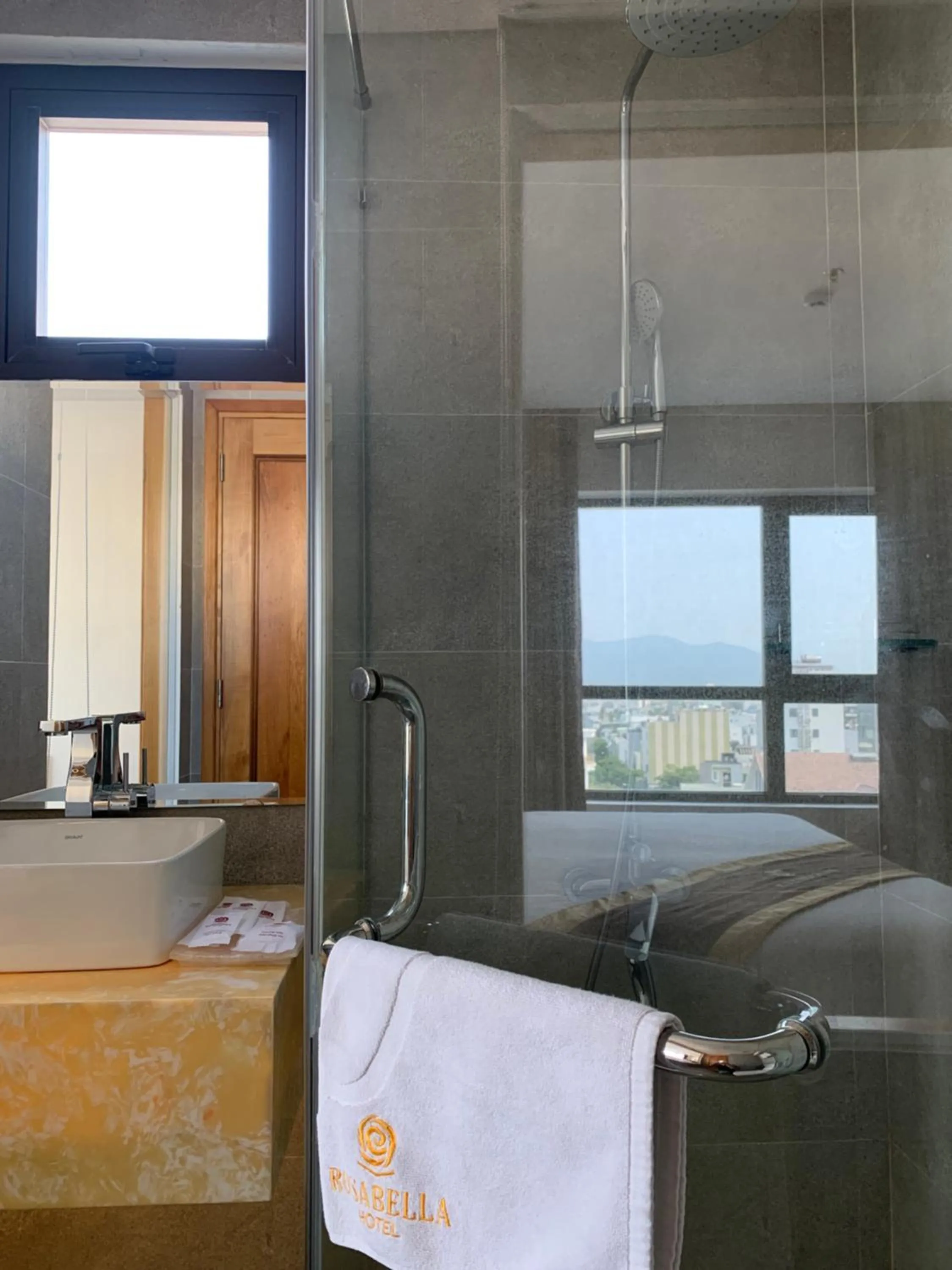 Shower, Bed in Rosabella Boutique Hotel