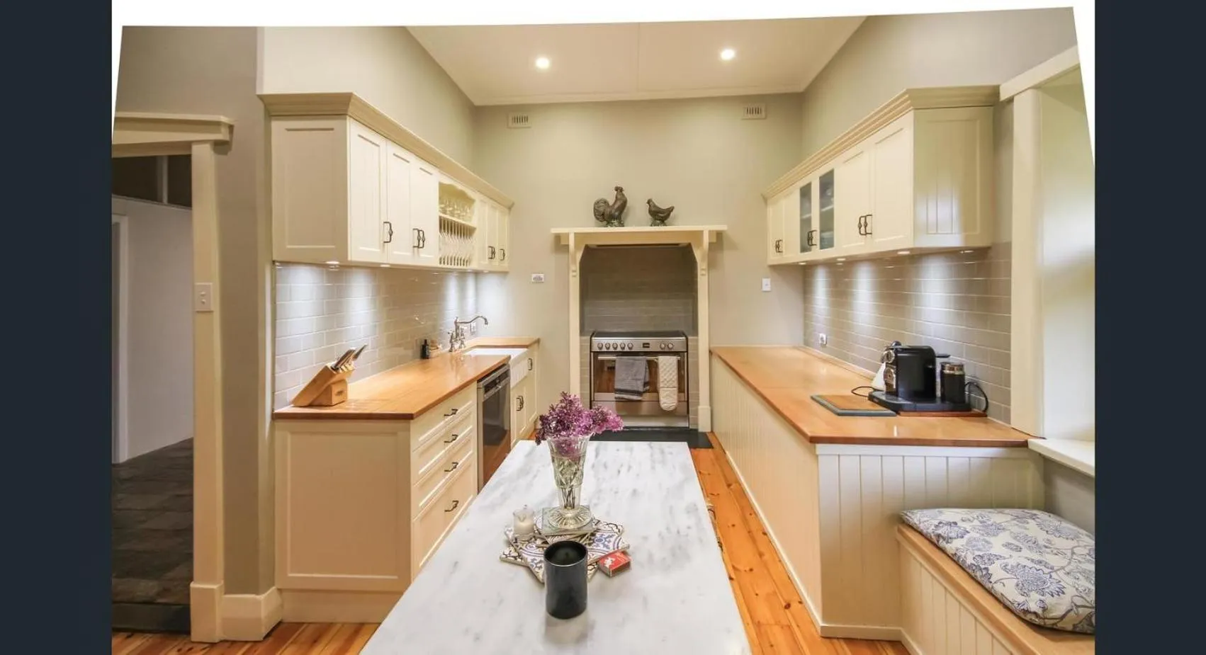 Kitchen or kitchenette in Ambrosia Holiday Home