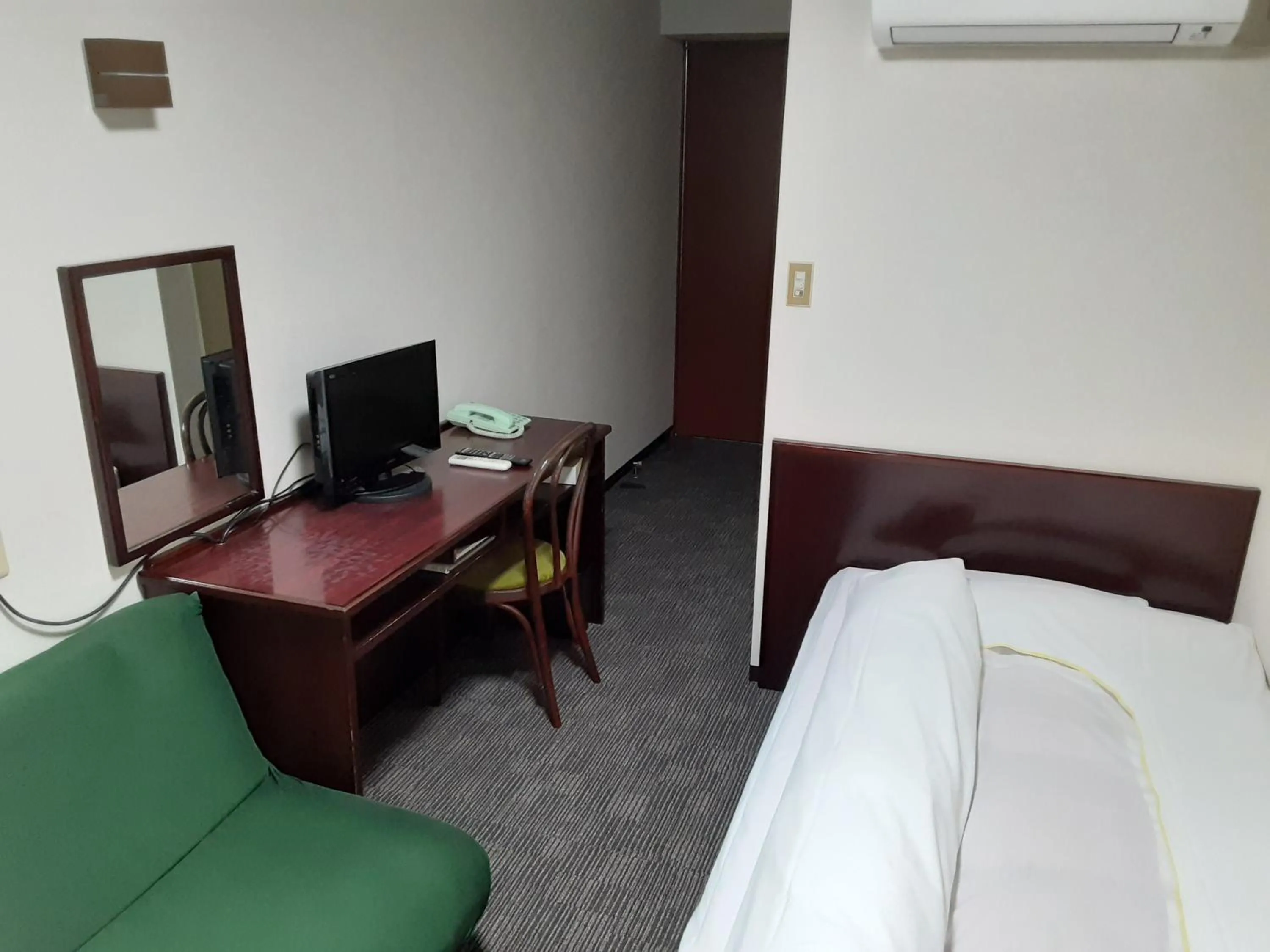 Bed in Aoi Business Hotel