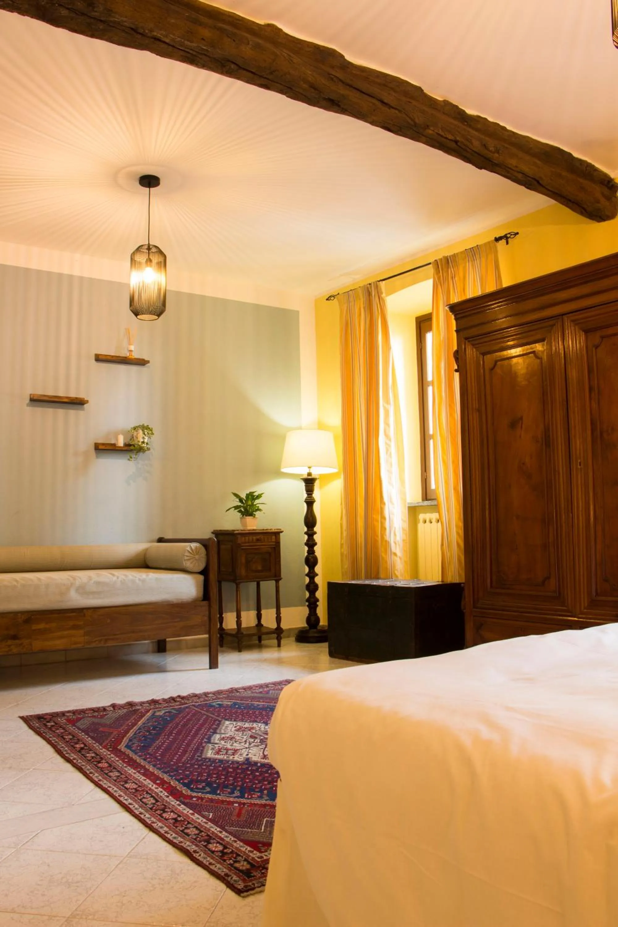 Photo of the whole room, Bed in L'Aromatario