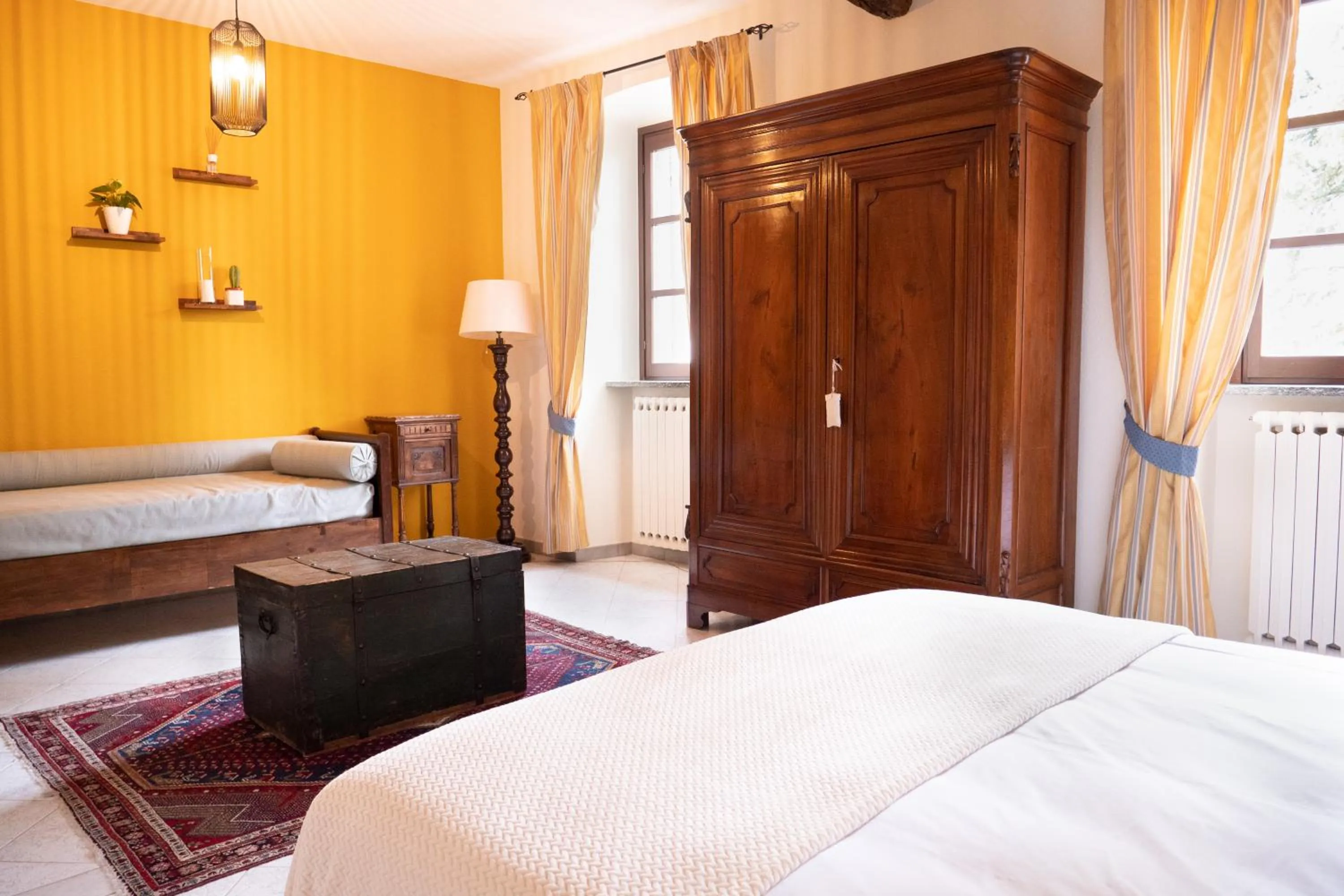 Photo of the whole room, Bed in L'Aromatario