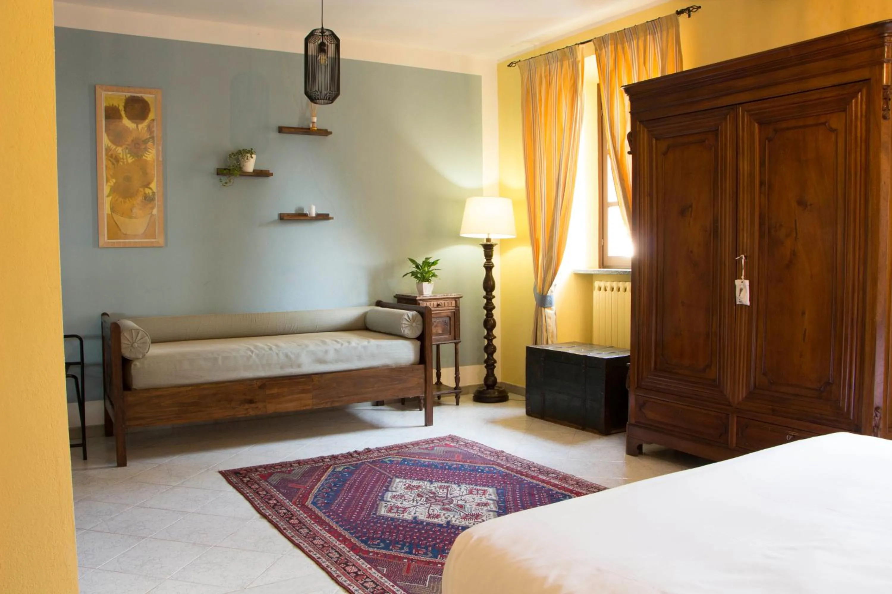 Photo of the whole room, Bed in L'Aromatario