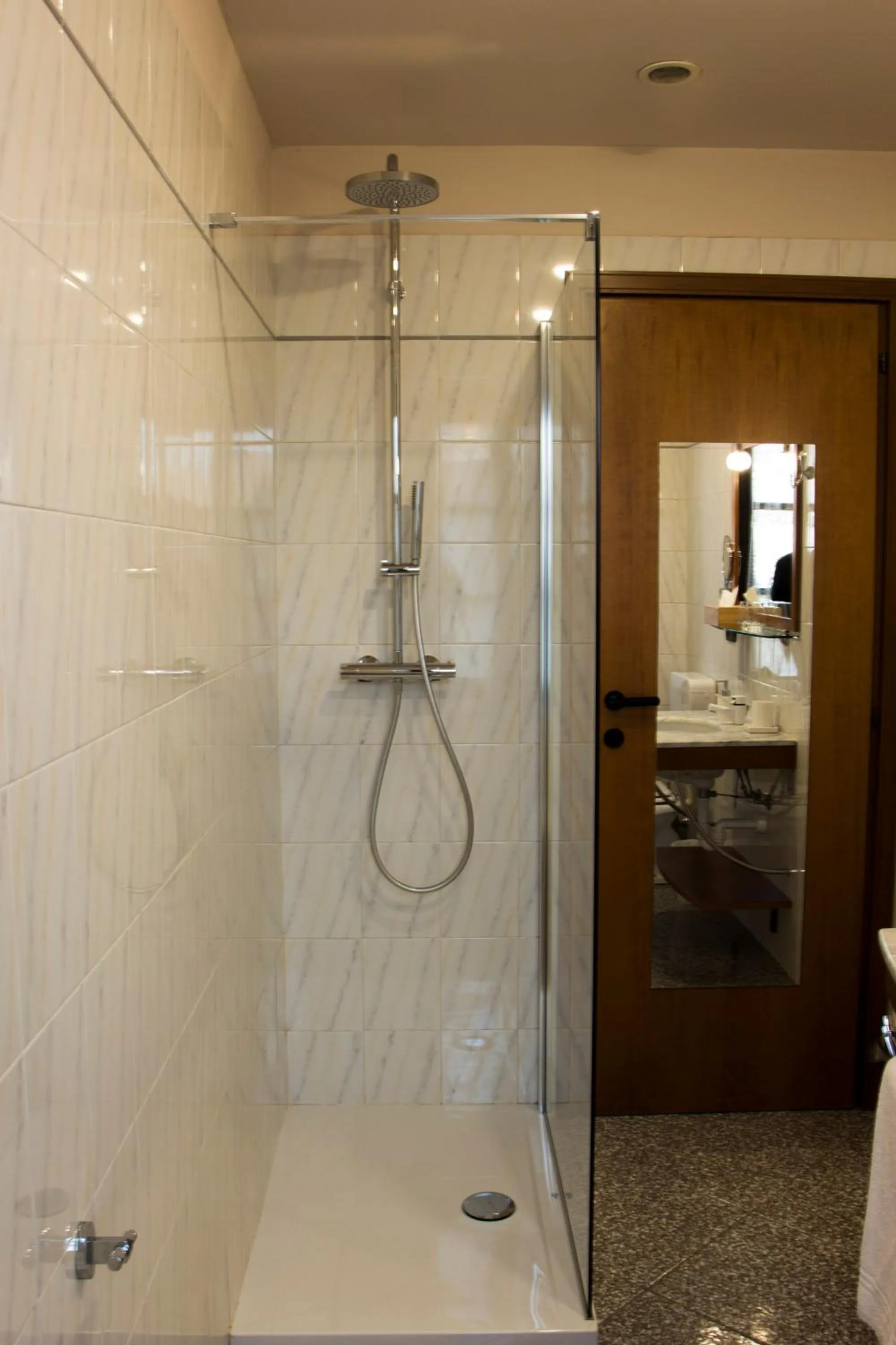 Shower in L'Aromatario