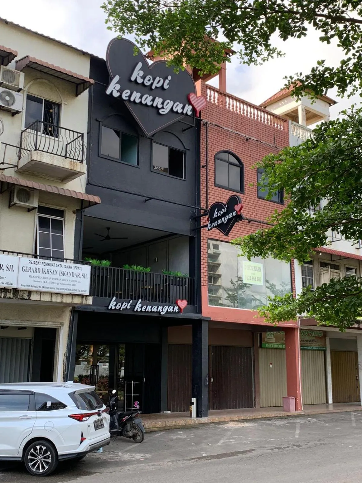 Supermarket/grocery shop in Sky View Hotel Managed by OS