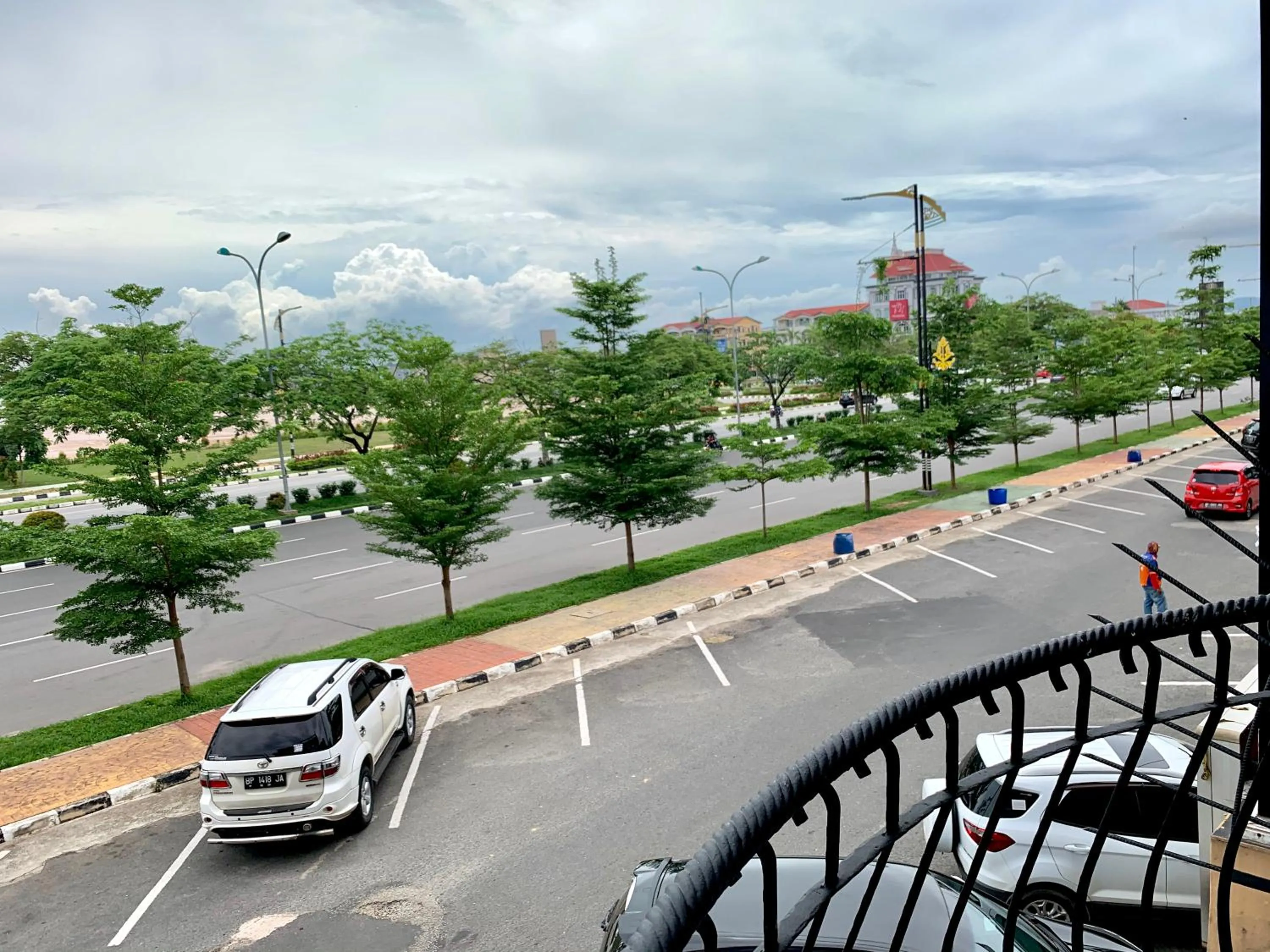 Sky View Hotel Managed by OS