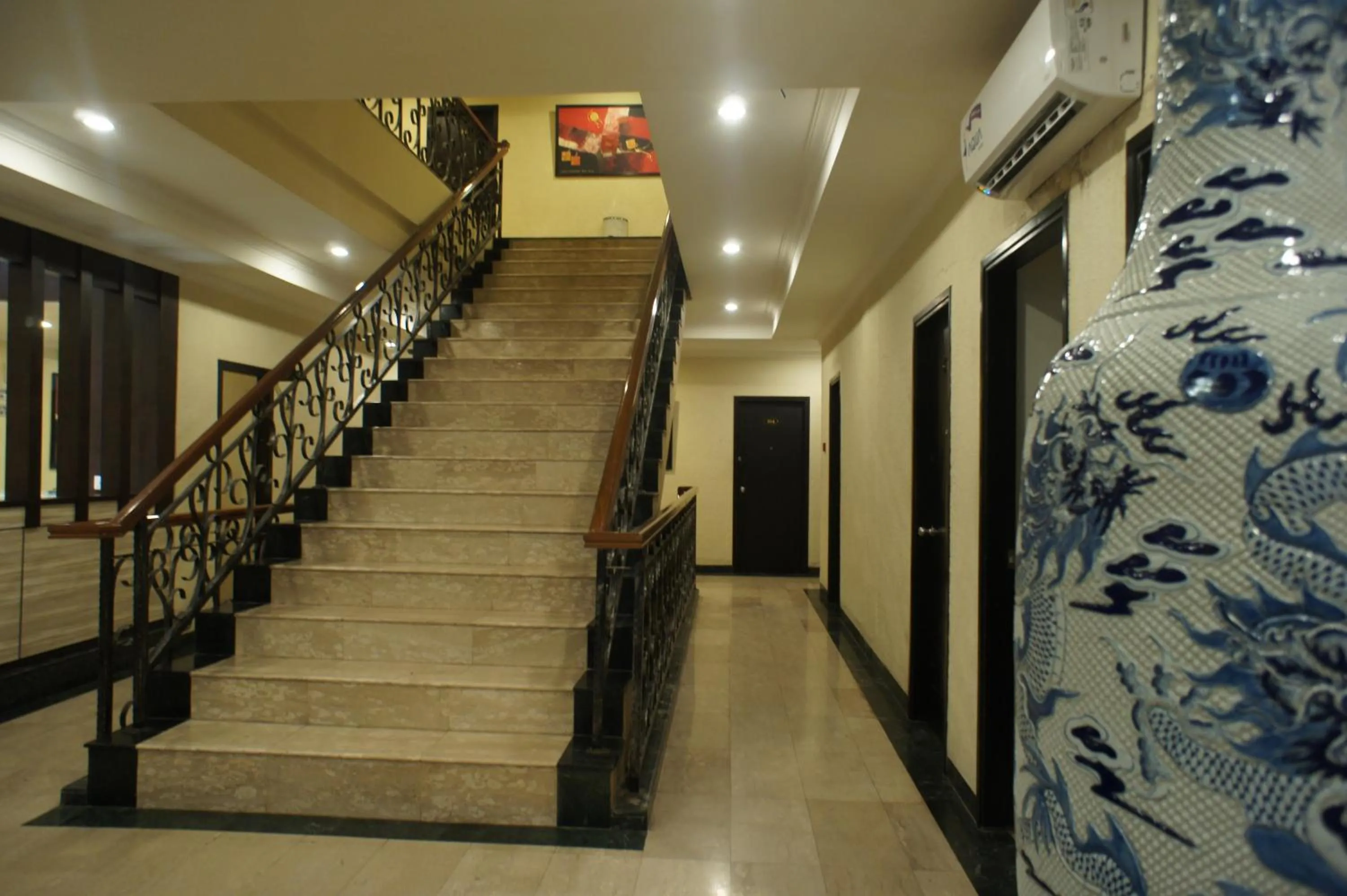 Sky View Hotel Managed by OS