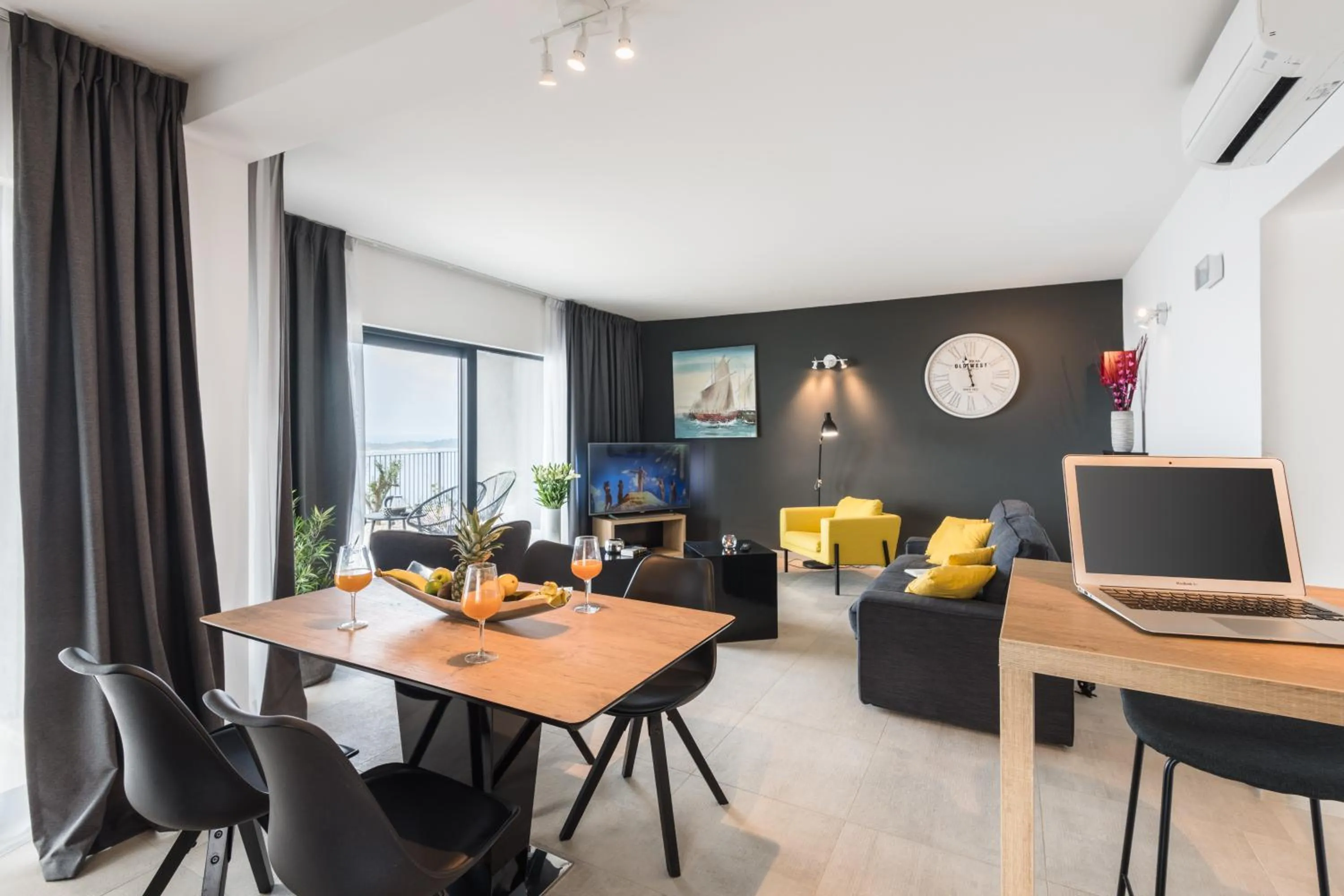 Apartment with Terrace and Sea View - Ground Floor in Residence Delta