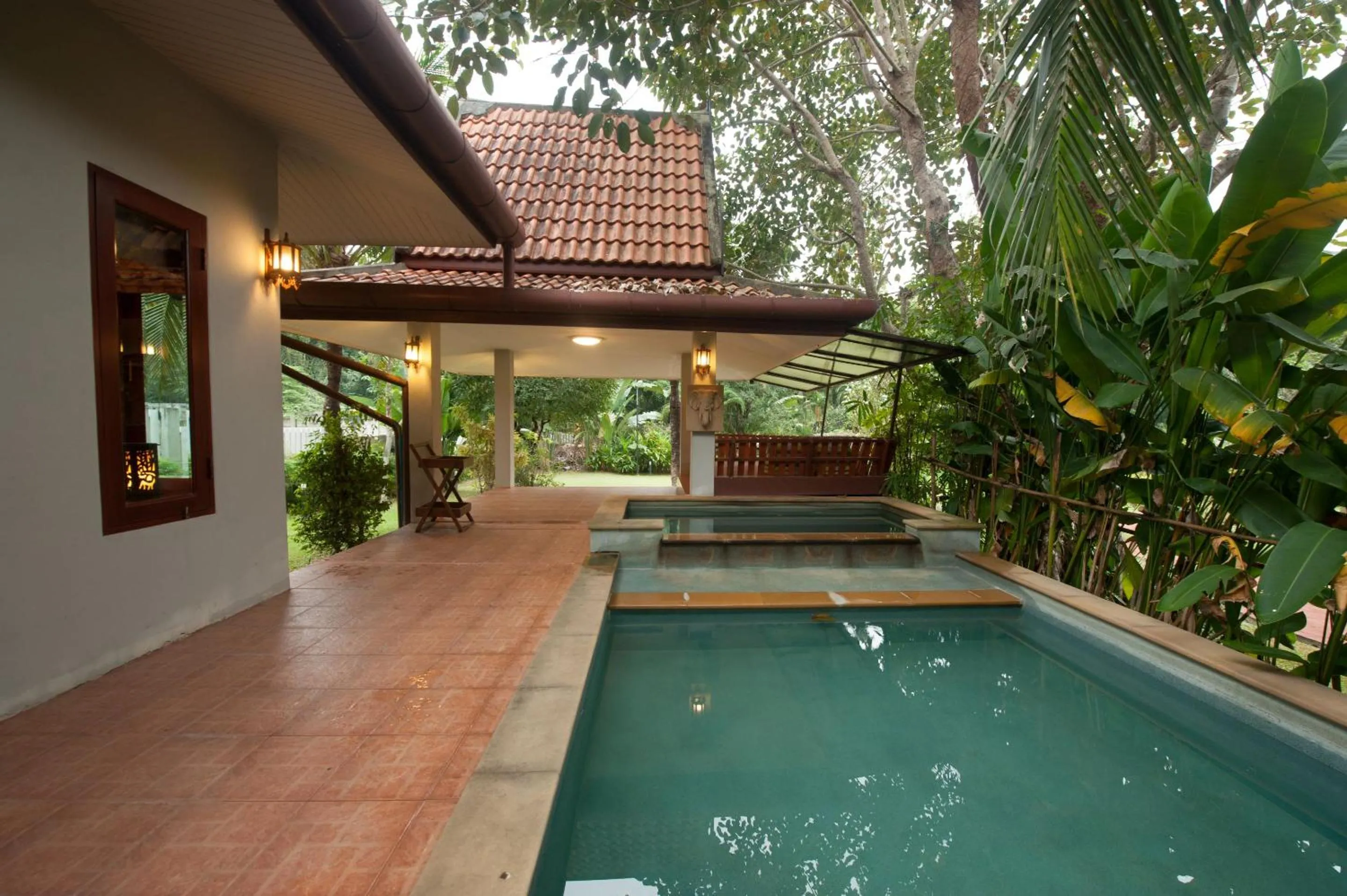 Swimming pool in Ruen Ariya Resort