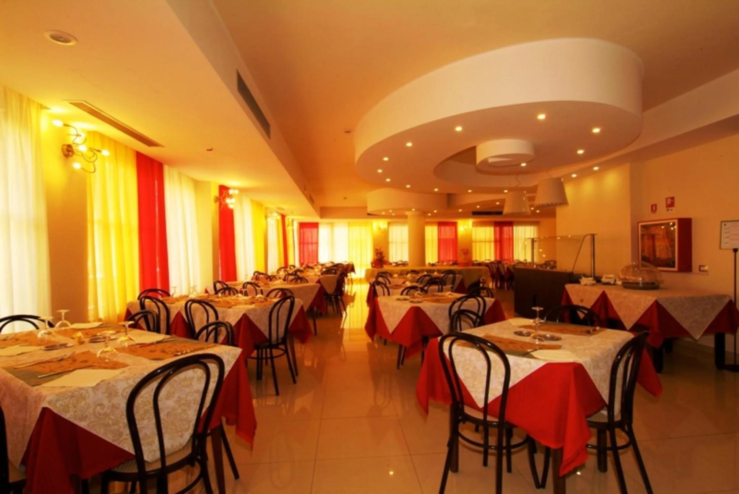 Restaurant/places to eat in Hotel Mimosa