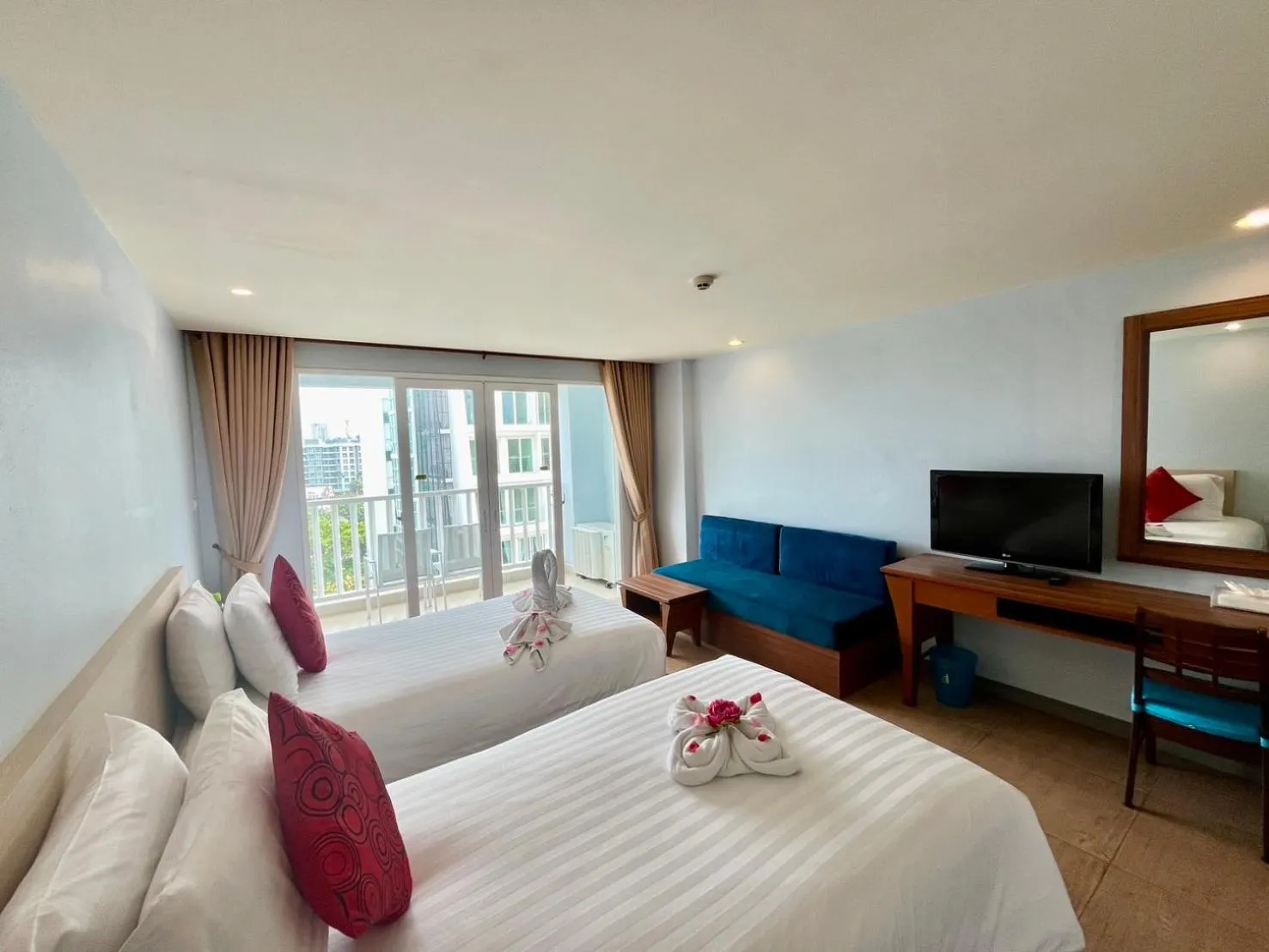 Bed in Saisawan Beach Luxury Hotel