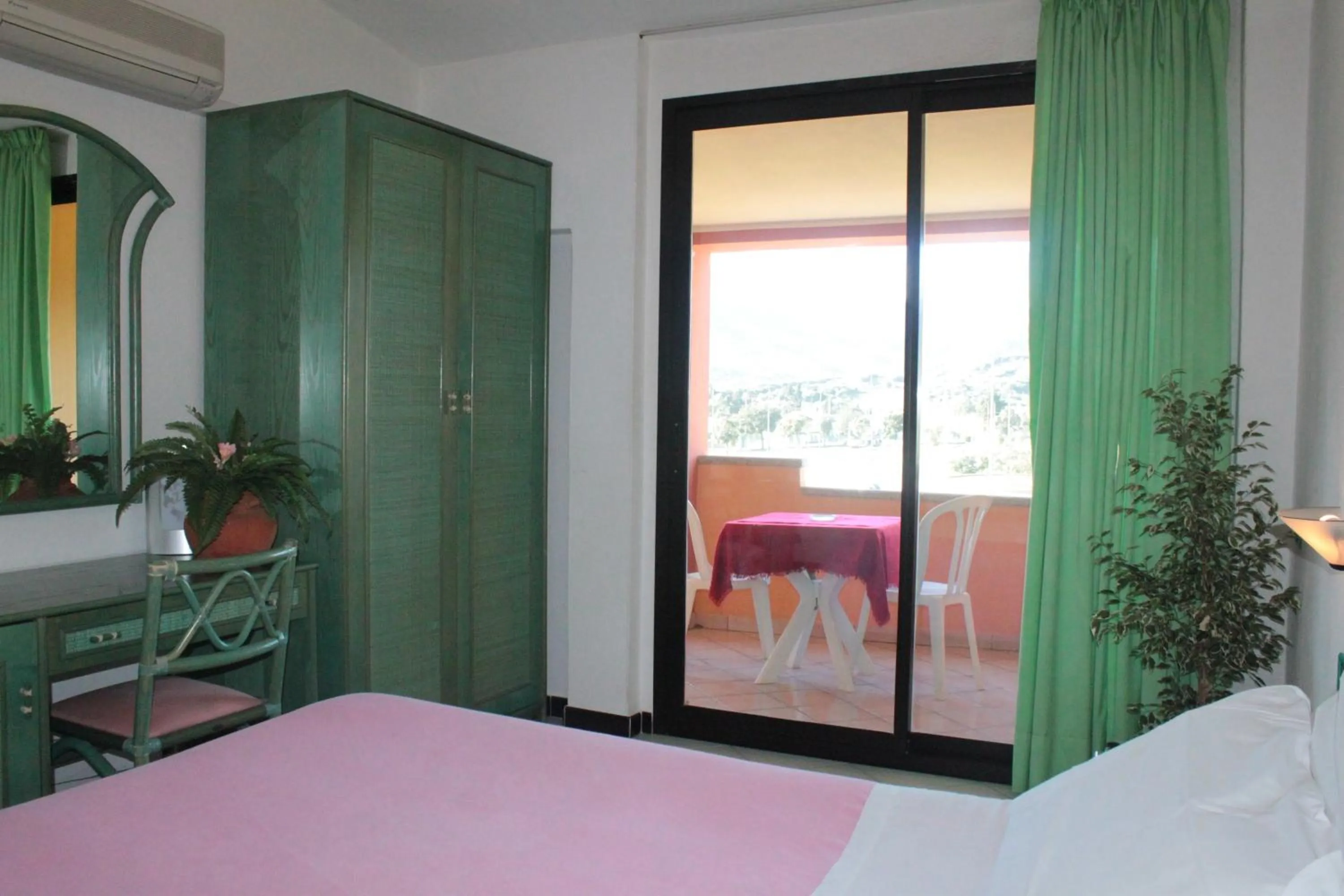 Day, Bed in Hotel Blu Marlin