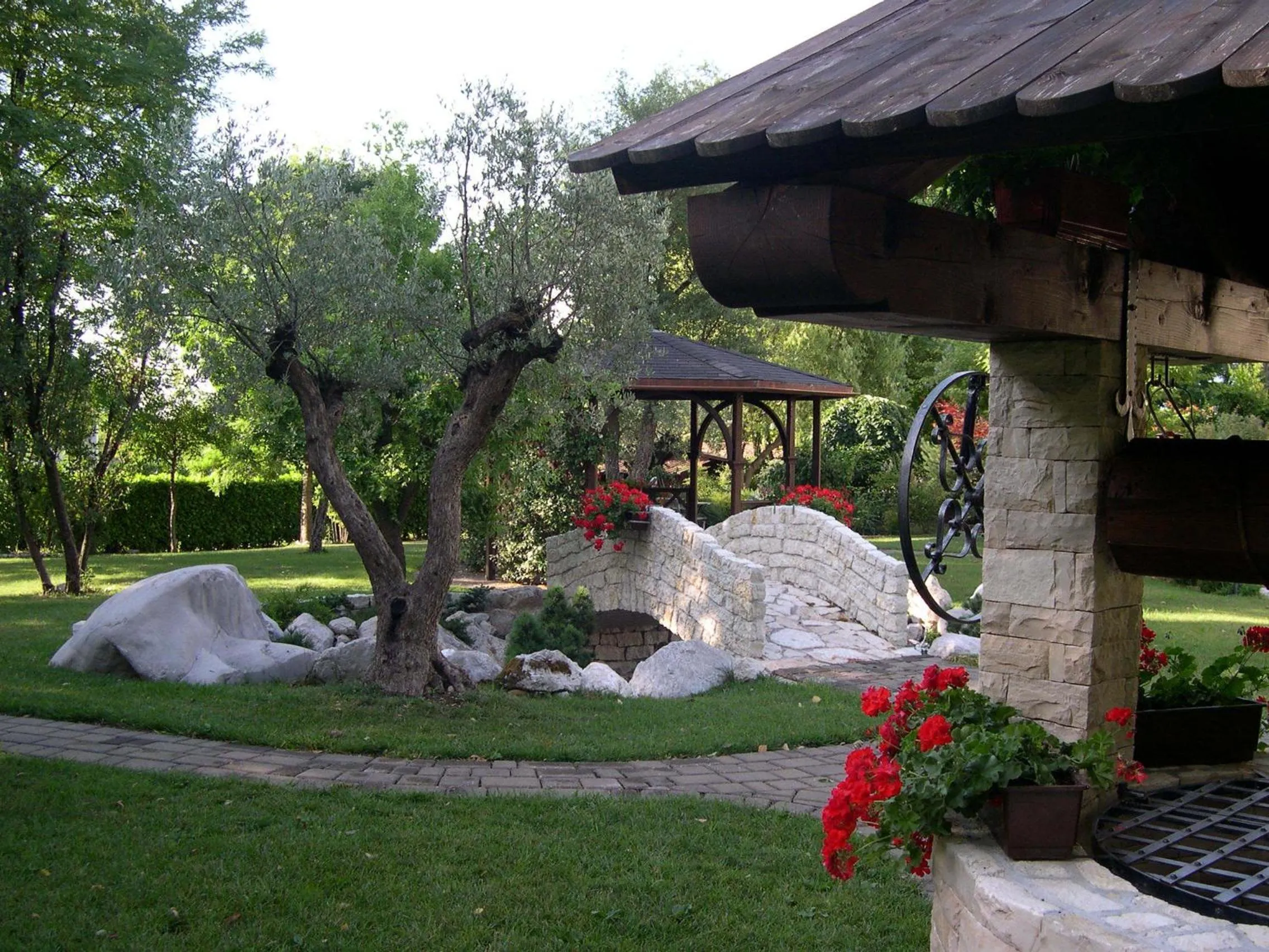 Decorative detail in Al Giardino