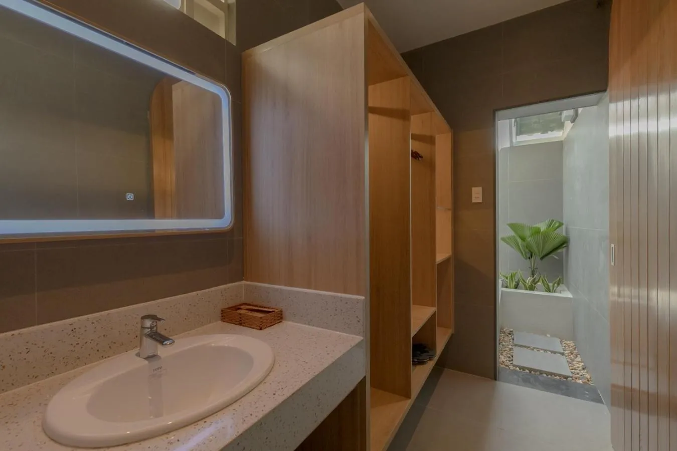 Shower in Tây Tiến Bungalow