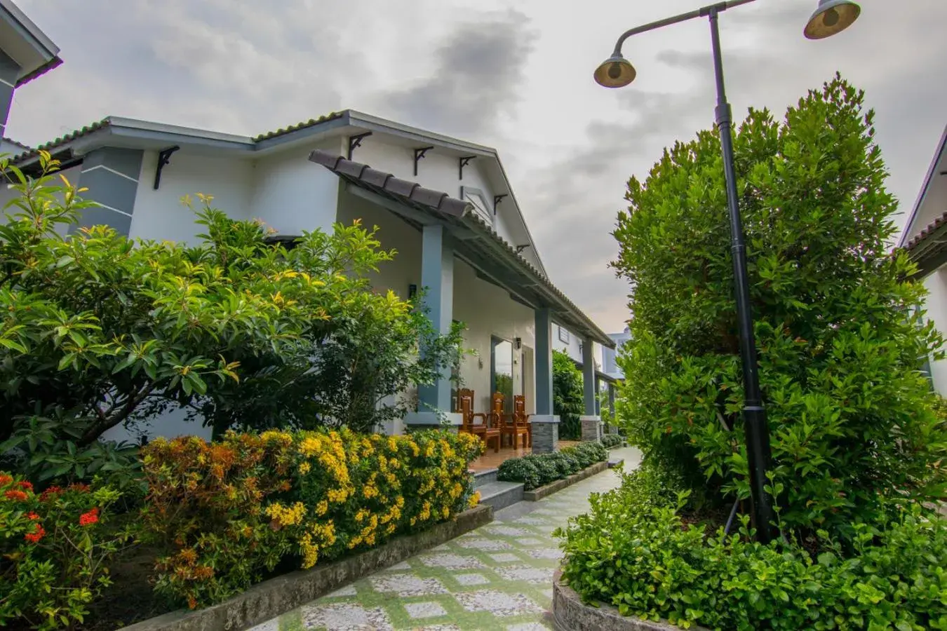 Property building in Tây Tiến Bungalow Property building in Tây Tiến Bungalow