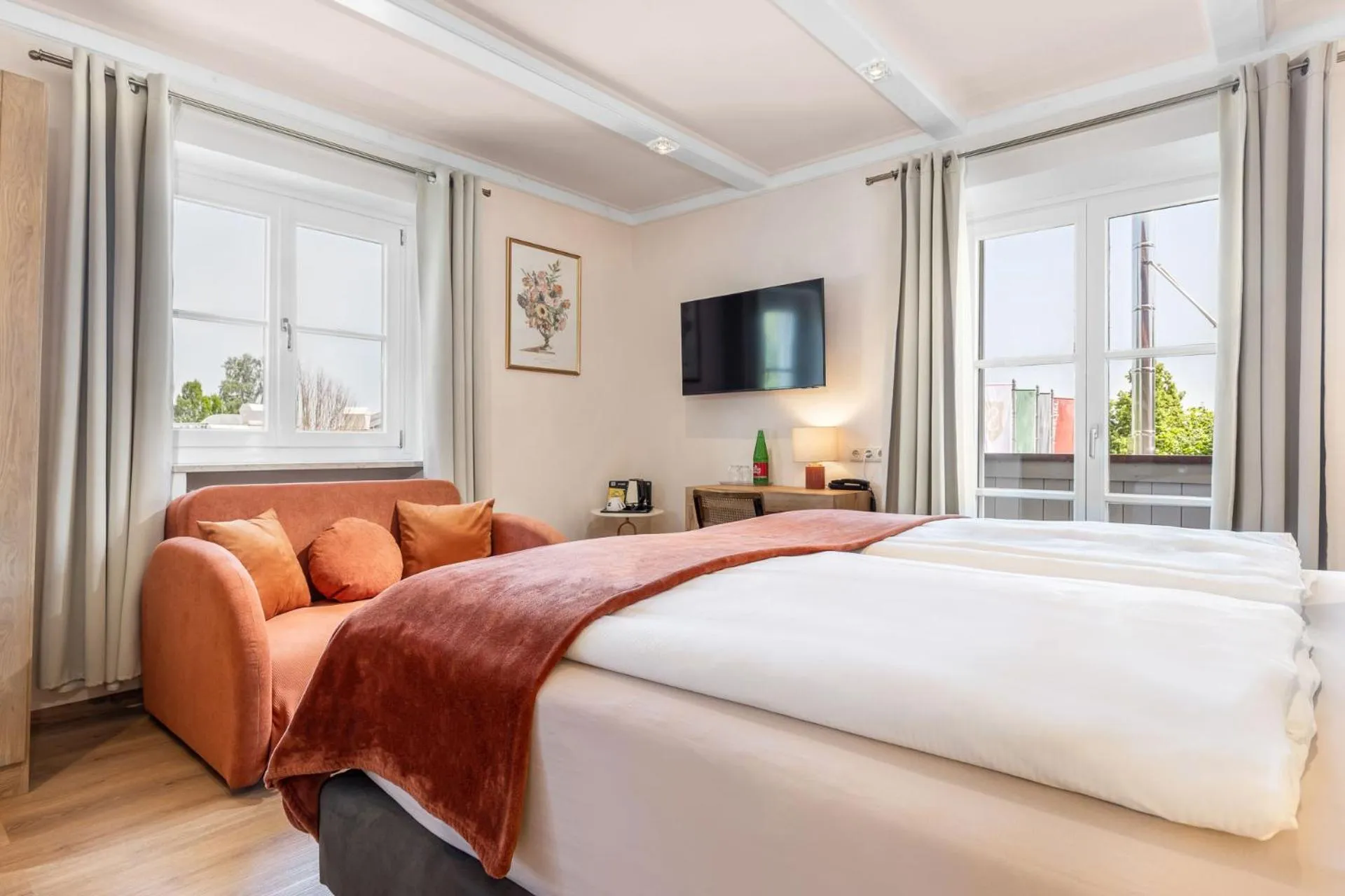 Photo of the whole room, Bed in Hotel Schlossblick Chiemsee