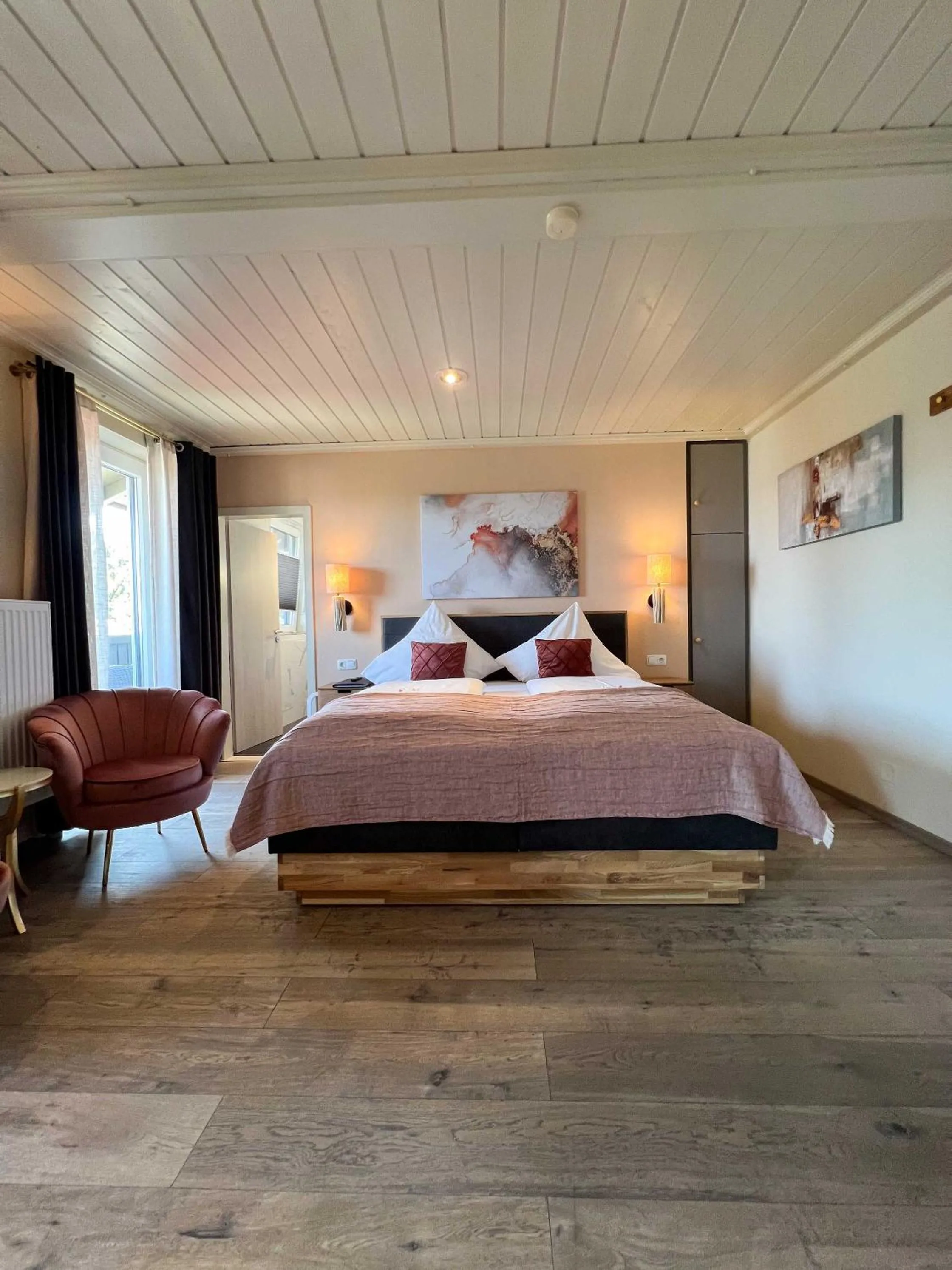 Photo of the whole room, Bed in Hotel Schlossblick Chiemsee