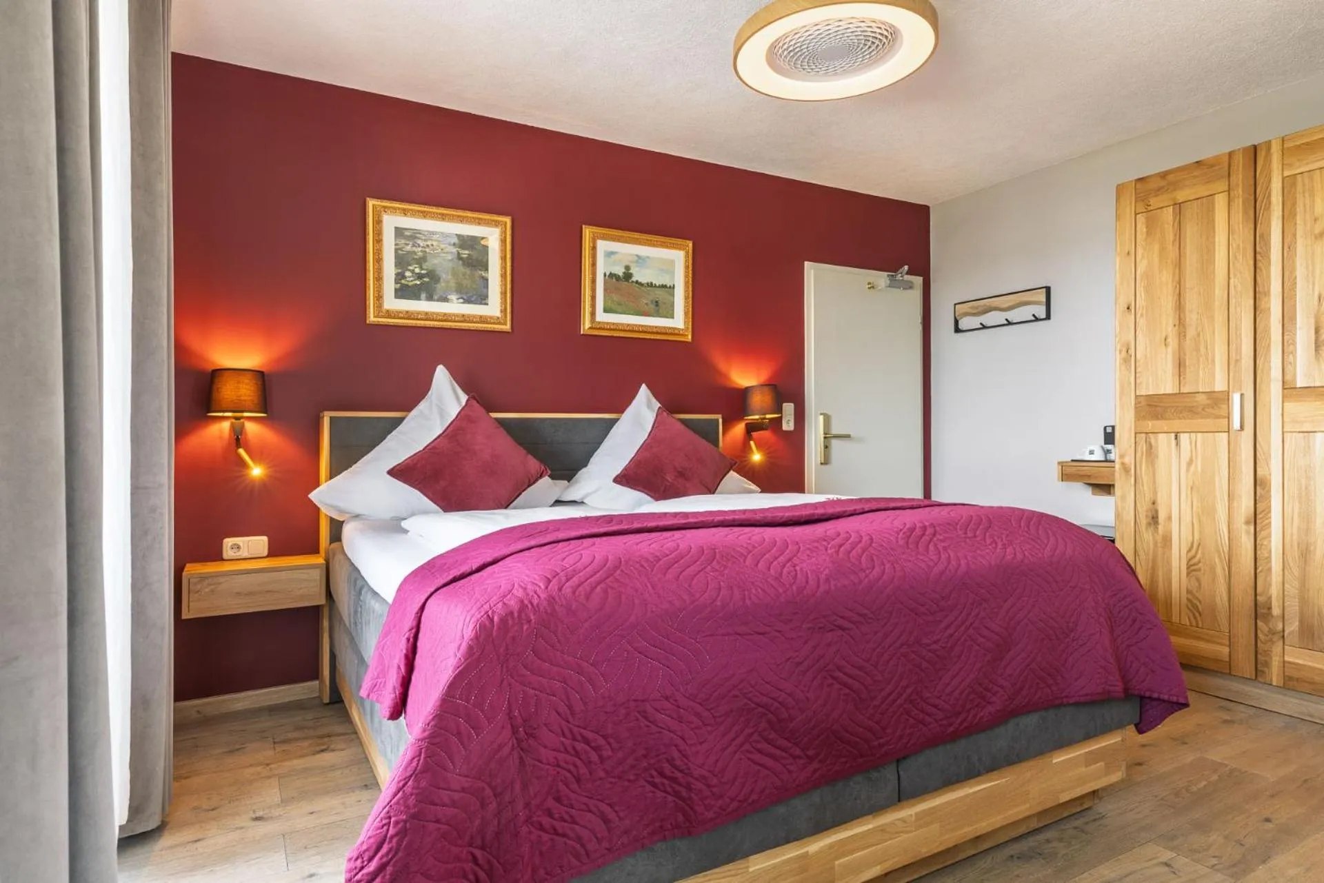 Photo of the whole room, Bed in Hotel Schlossblick Chiemsee