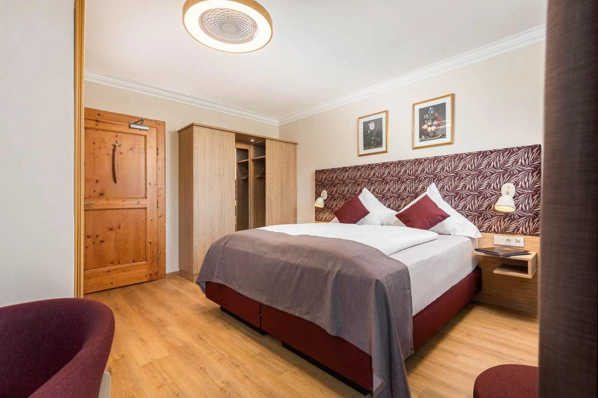 Photo of the whole room, Bed in Hotel Schlossblick Chiemsee