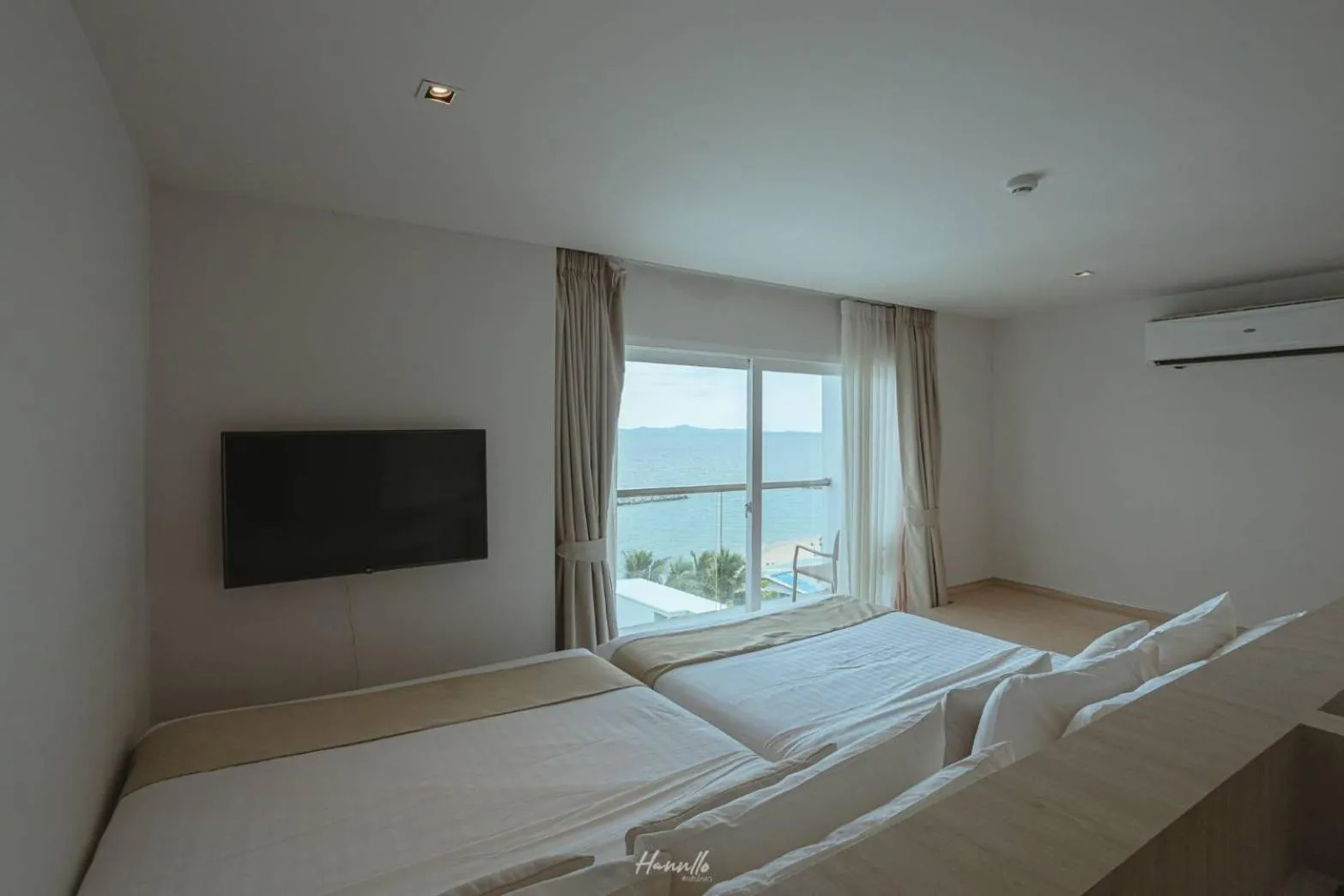 Bed in Worita Cove Hotel