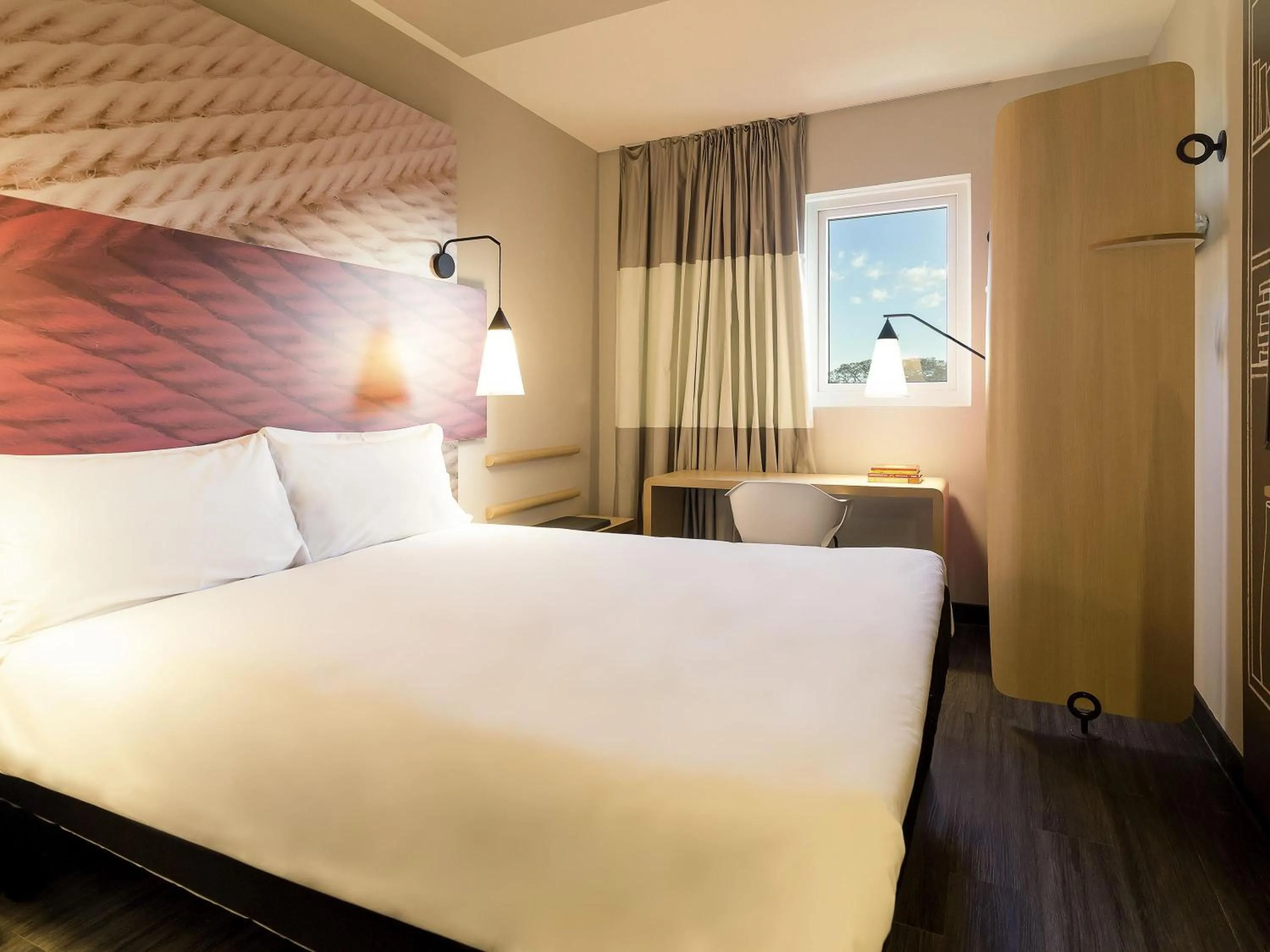 Bedroom, Bed in ibis Erechim