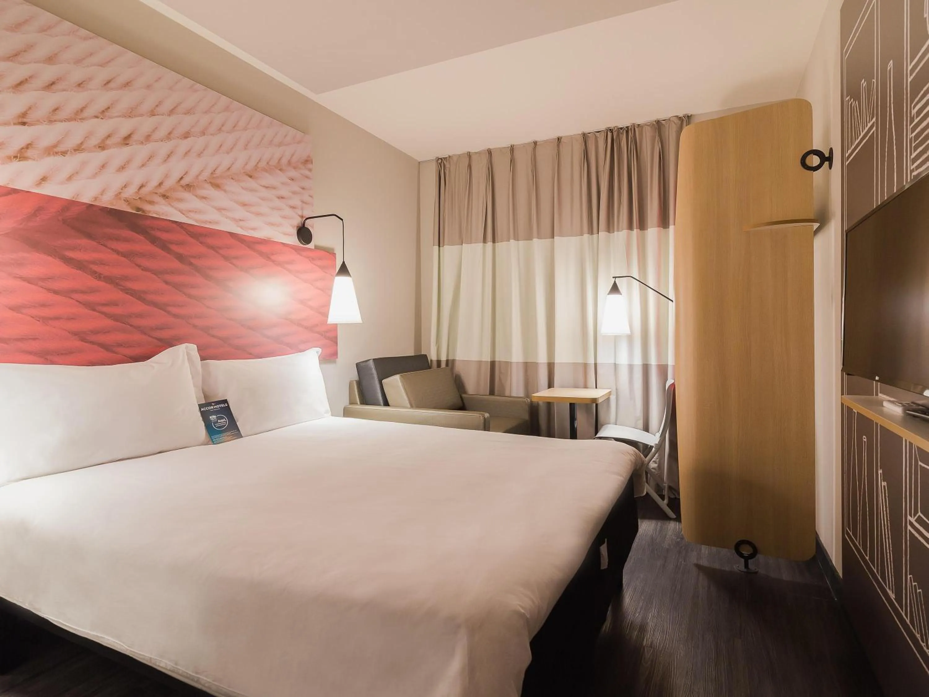 Bedroom, Bed in ibis Erechim