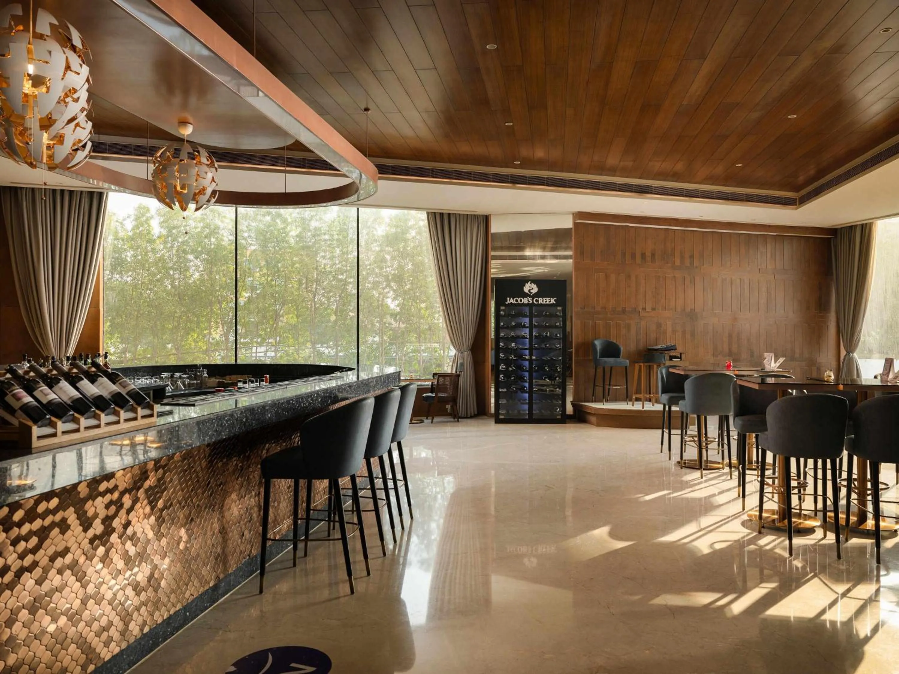 Lounge or bar in Novotel Vijayawada Varun