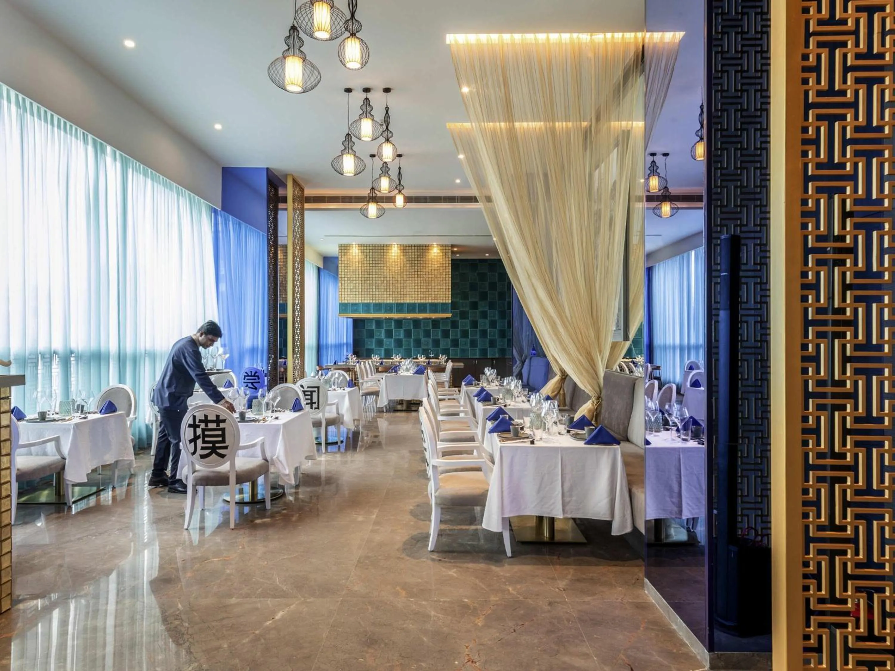 Restaurant/places to eat in Novotel Vijayawada Varun