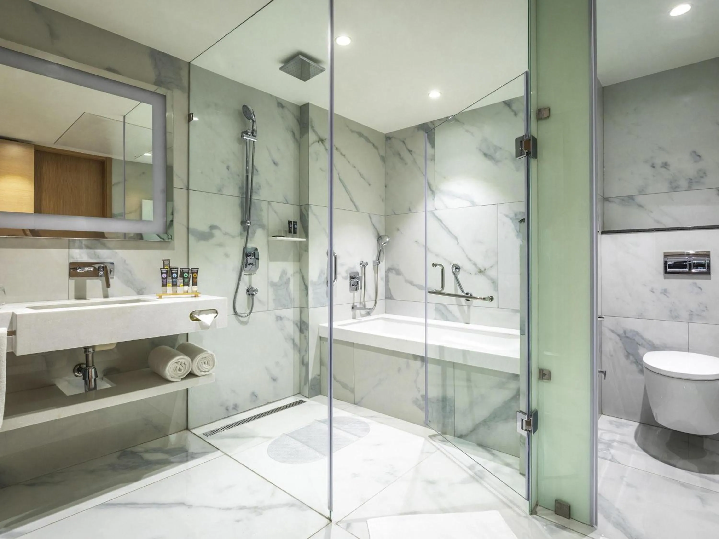 Photo of the whole room in Novotel Vijayawada Varun