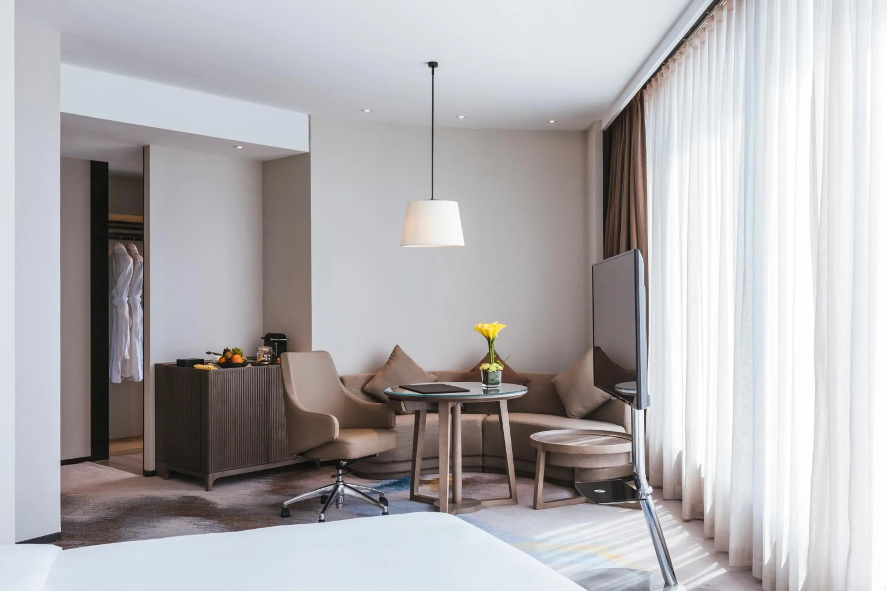 Living room, Bed in Pullman Fuzhou Tahoe