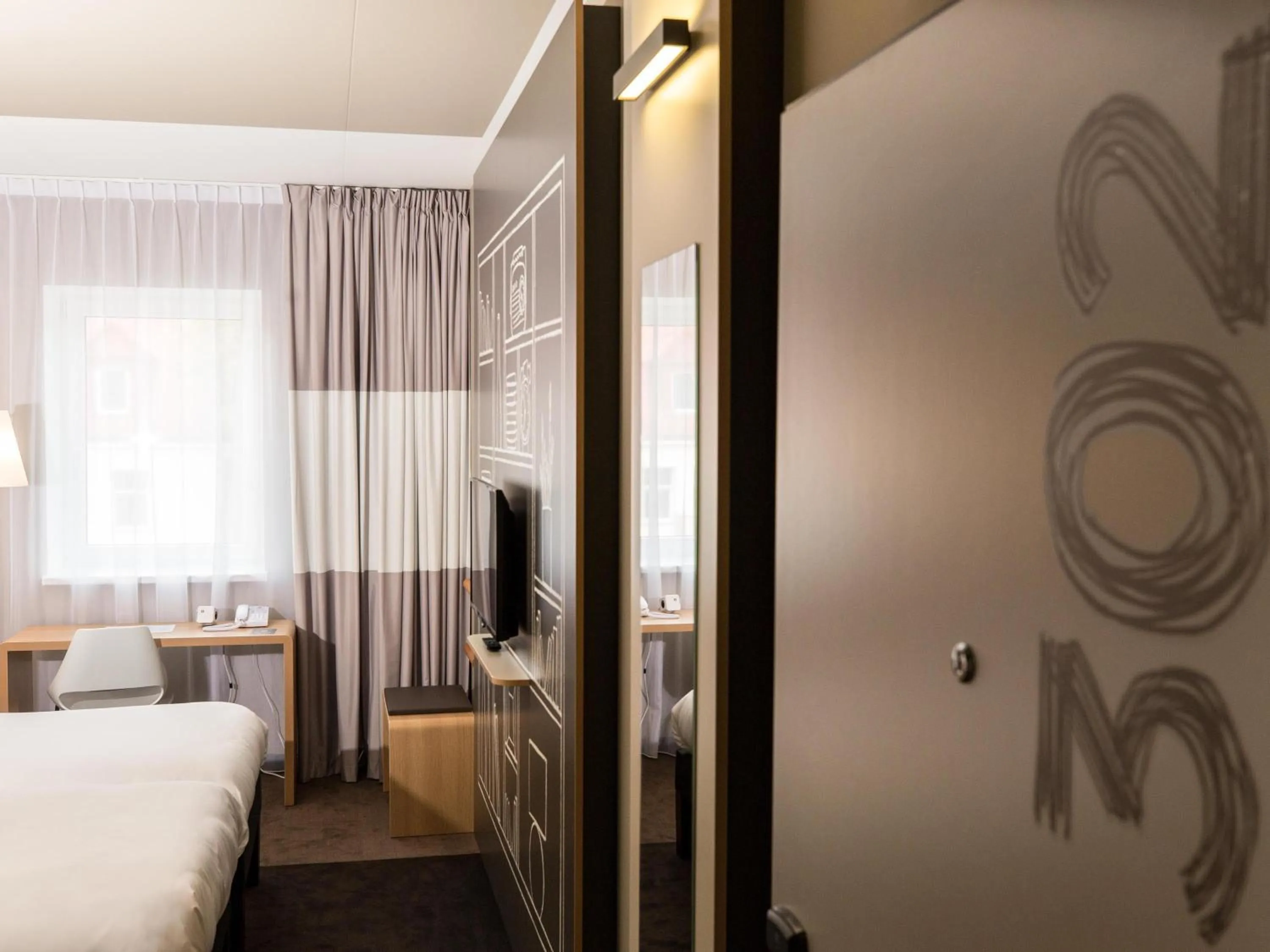 Bedroom, Bed in ibis Vilnius Centre