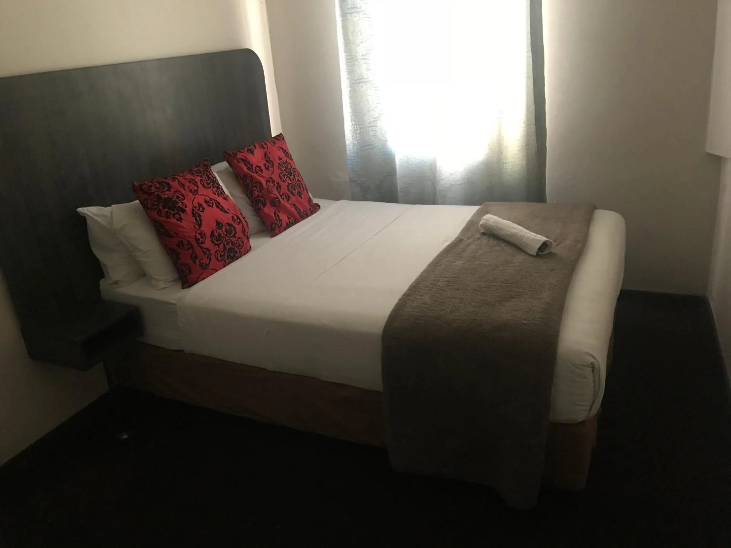 Photo of the whole room, Bed in Businessburg Hotel