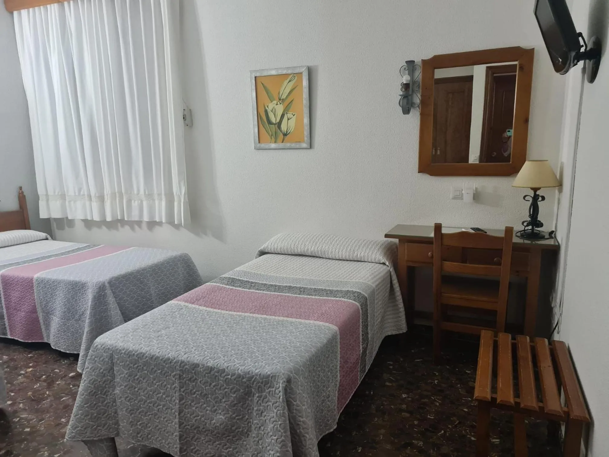 Bed in Hotel Restaurante El Lago