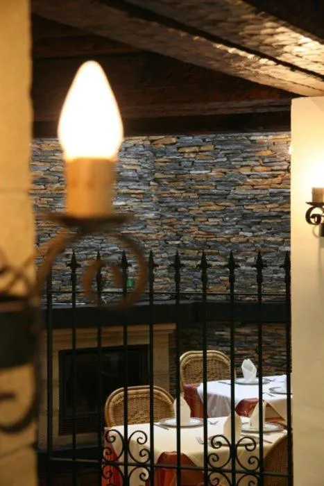 Restaurant/places to eat, Bed in Hostal Torre de Guzmán
