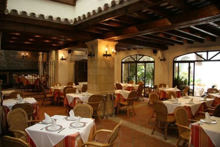 Restaurant/places to eat in Hostal Torre de Guzmán