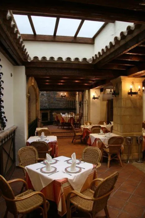 Restaurant/places to eat in Hostal Torre de Guzmán