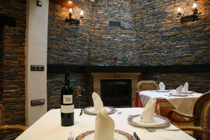 Restaurant/places to eat in Hostal Torre de Guzmán