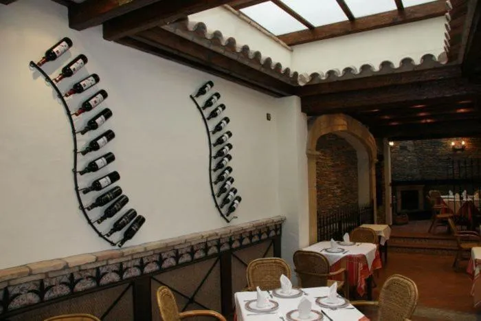 Restaurant/places to eat in Hostal Torre de Guzmán