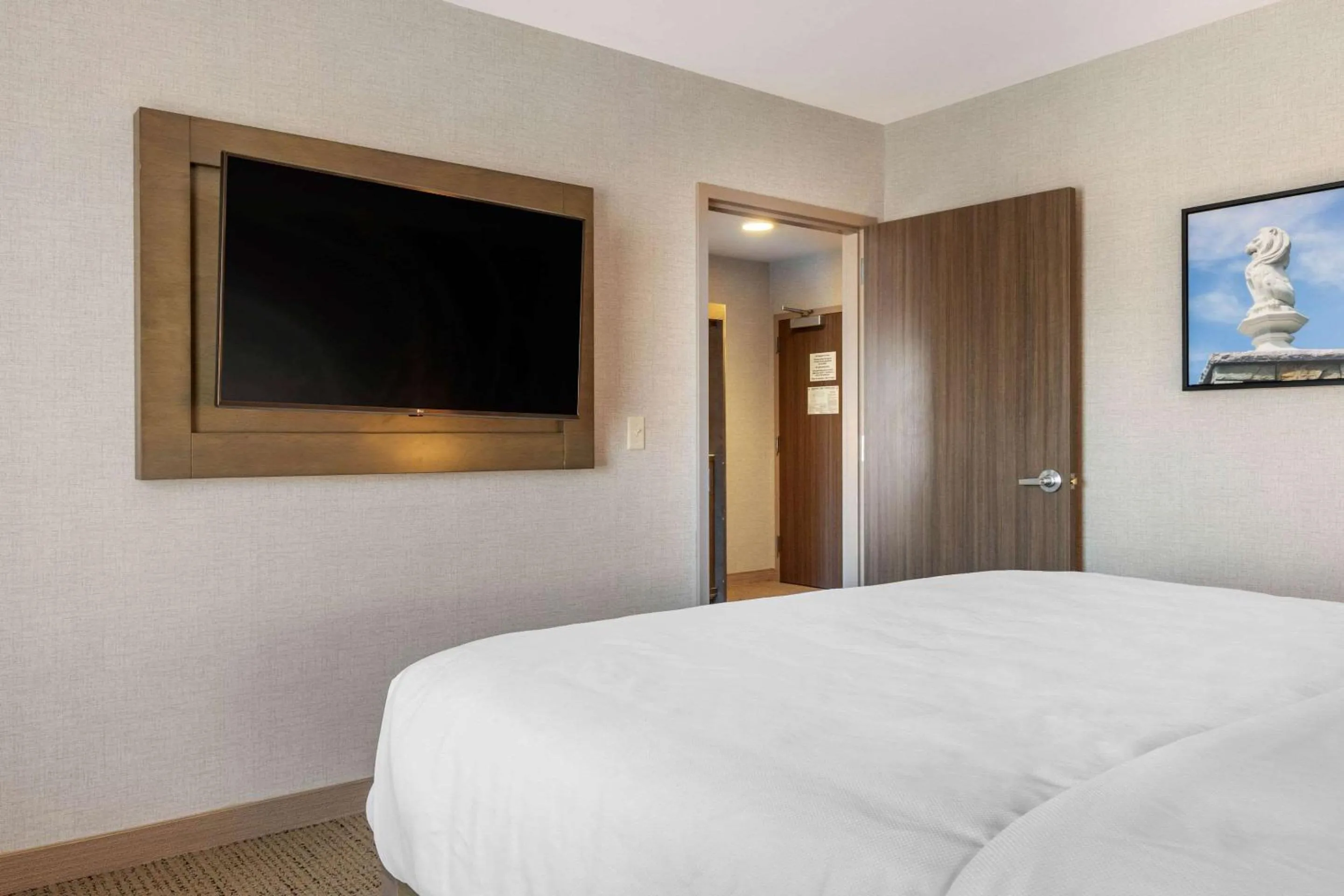 Bedroom, Bed in Cambria Hotel West Orange