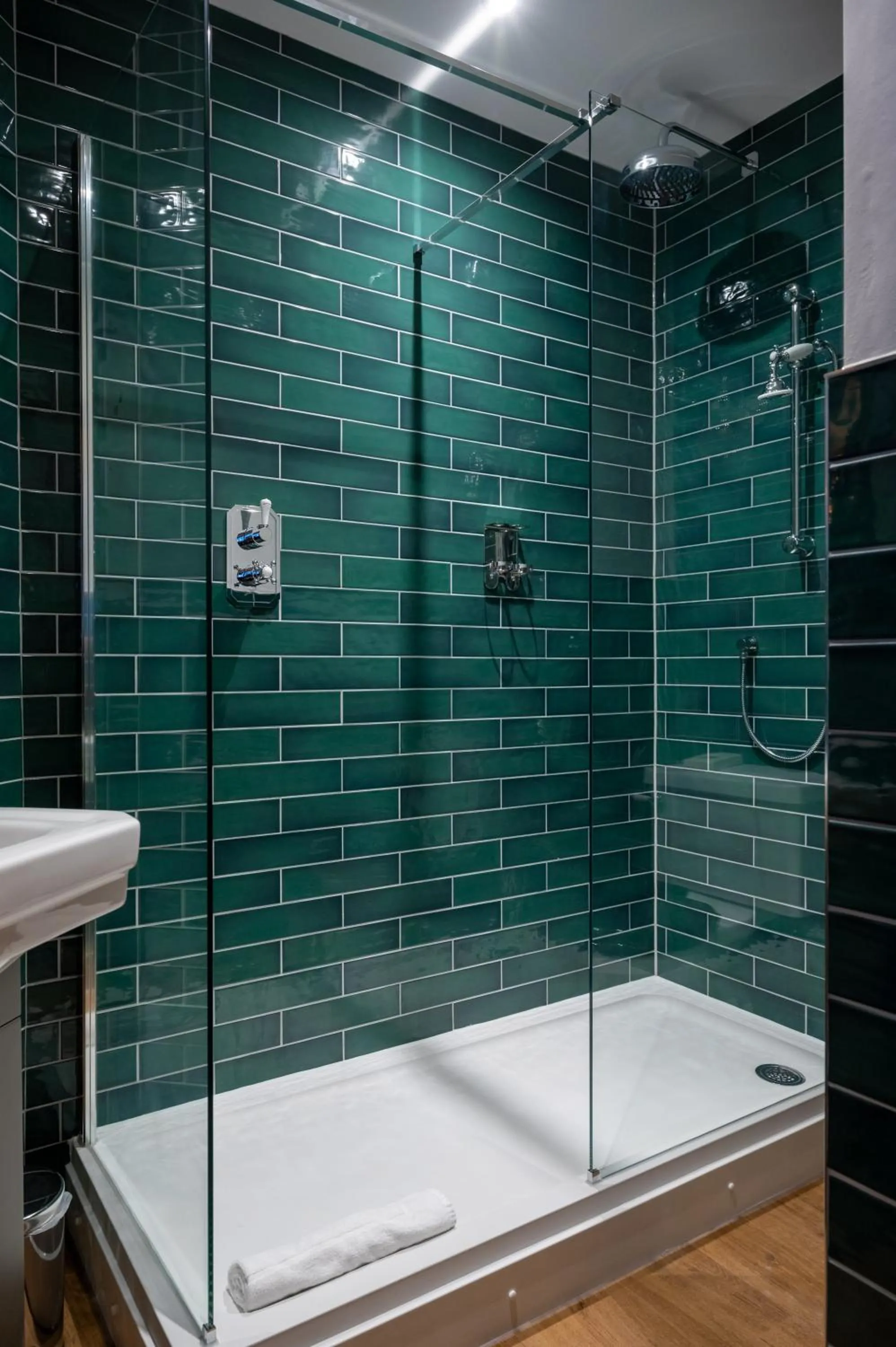 Shower in Ethorpe Hotel by Chef & Brewer Collection