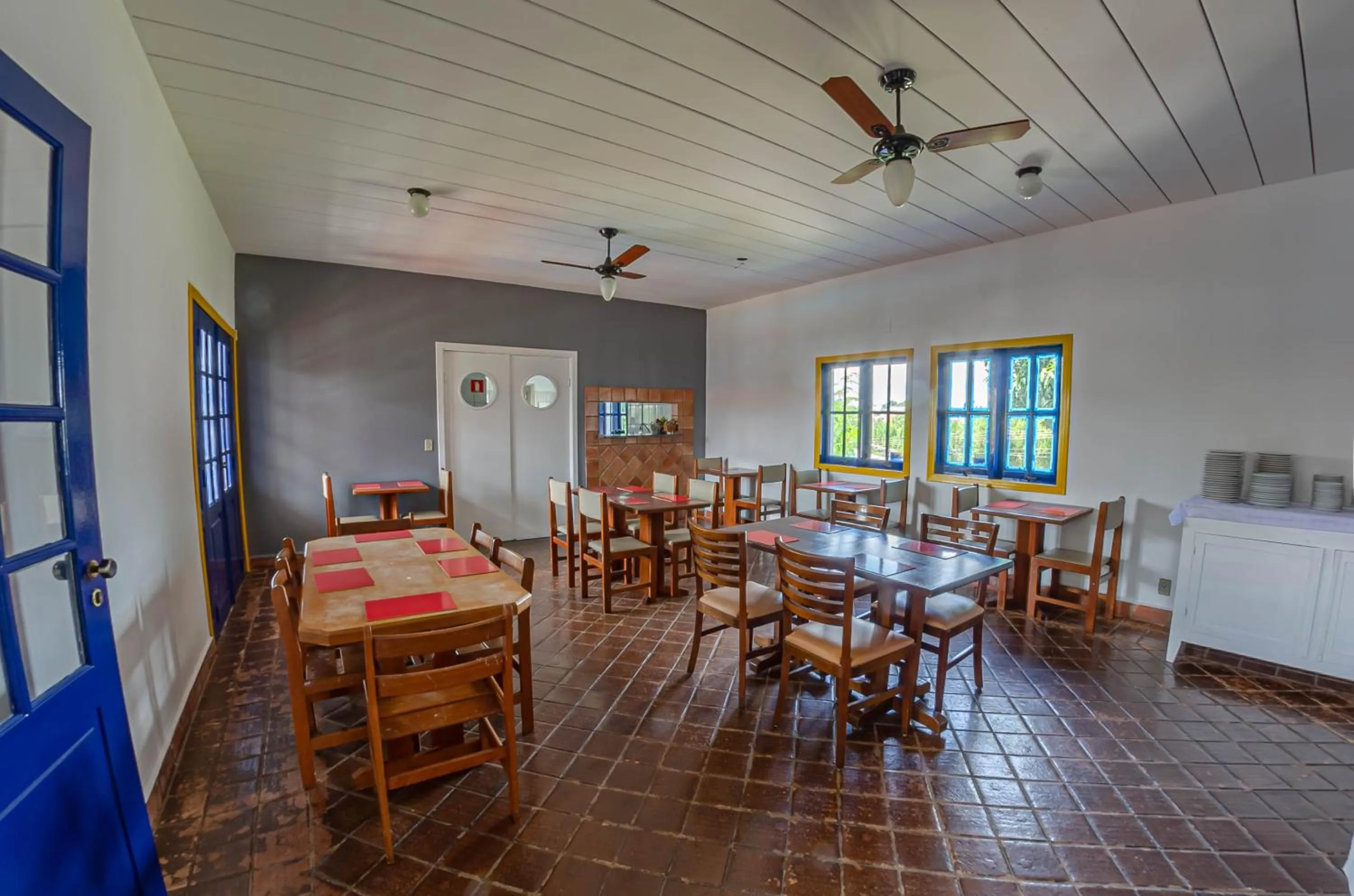Dining area in Pousada Dona Emilia
