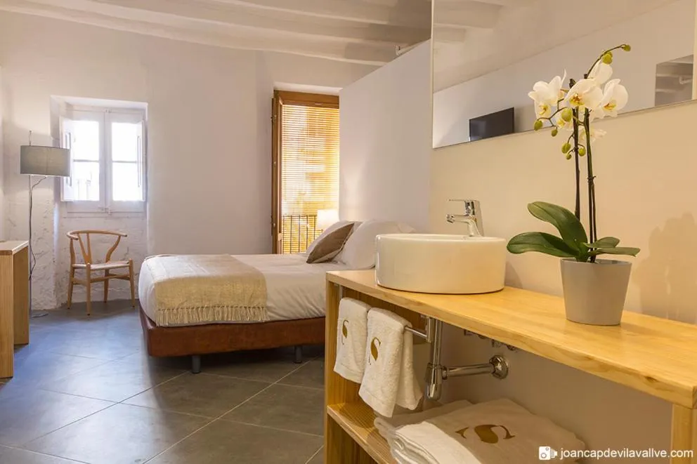 Bed in Hotel Secrets Priorat