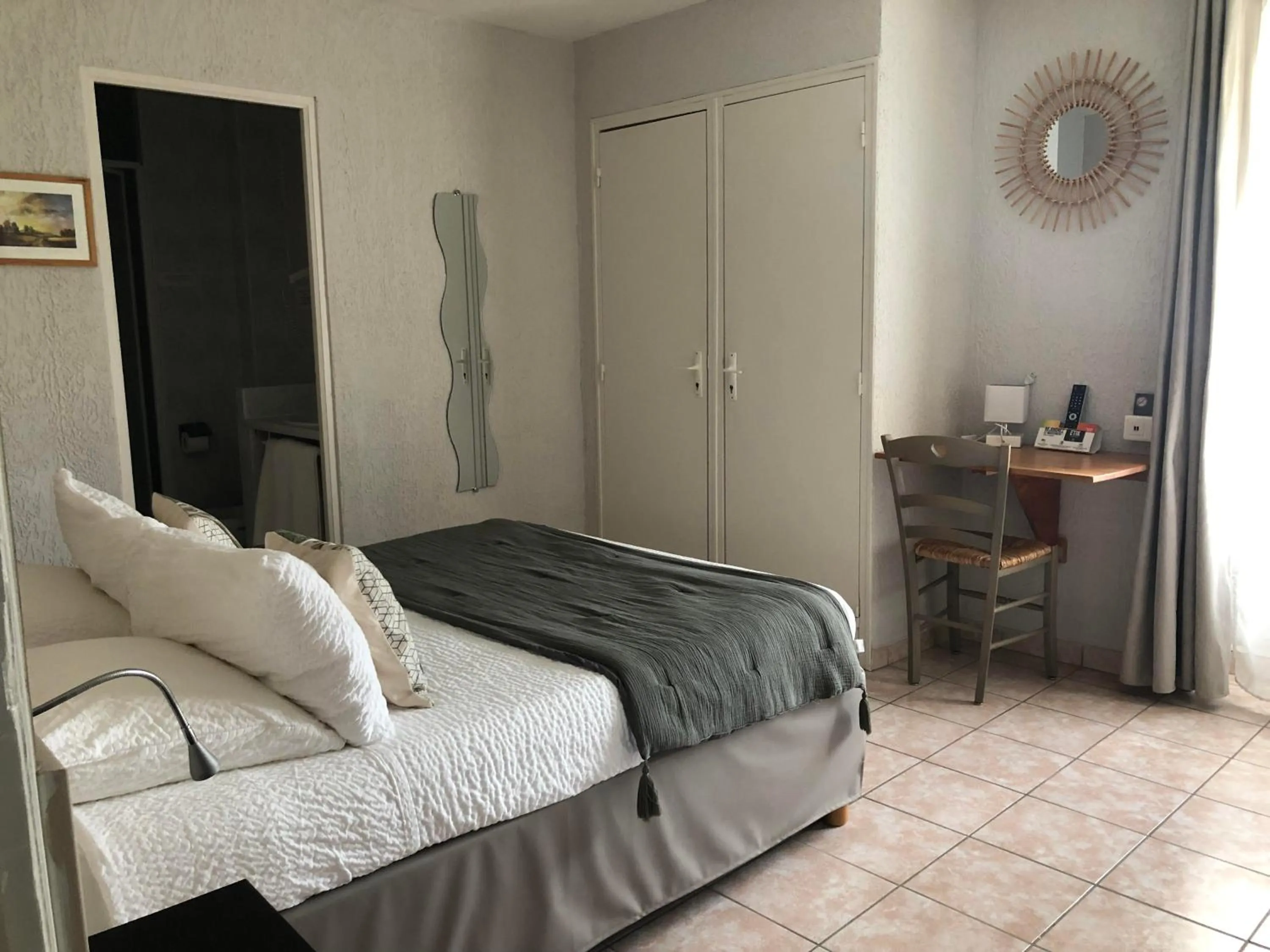 Bed in Hôtel Restaurant Le Clos Charmant