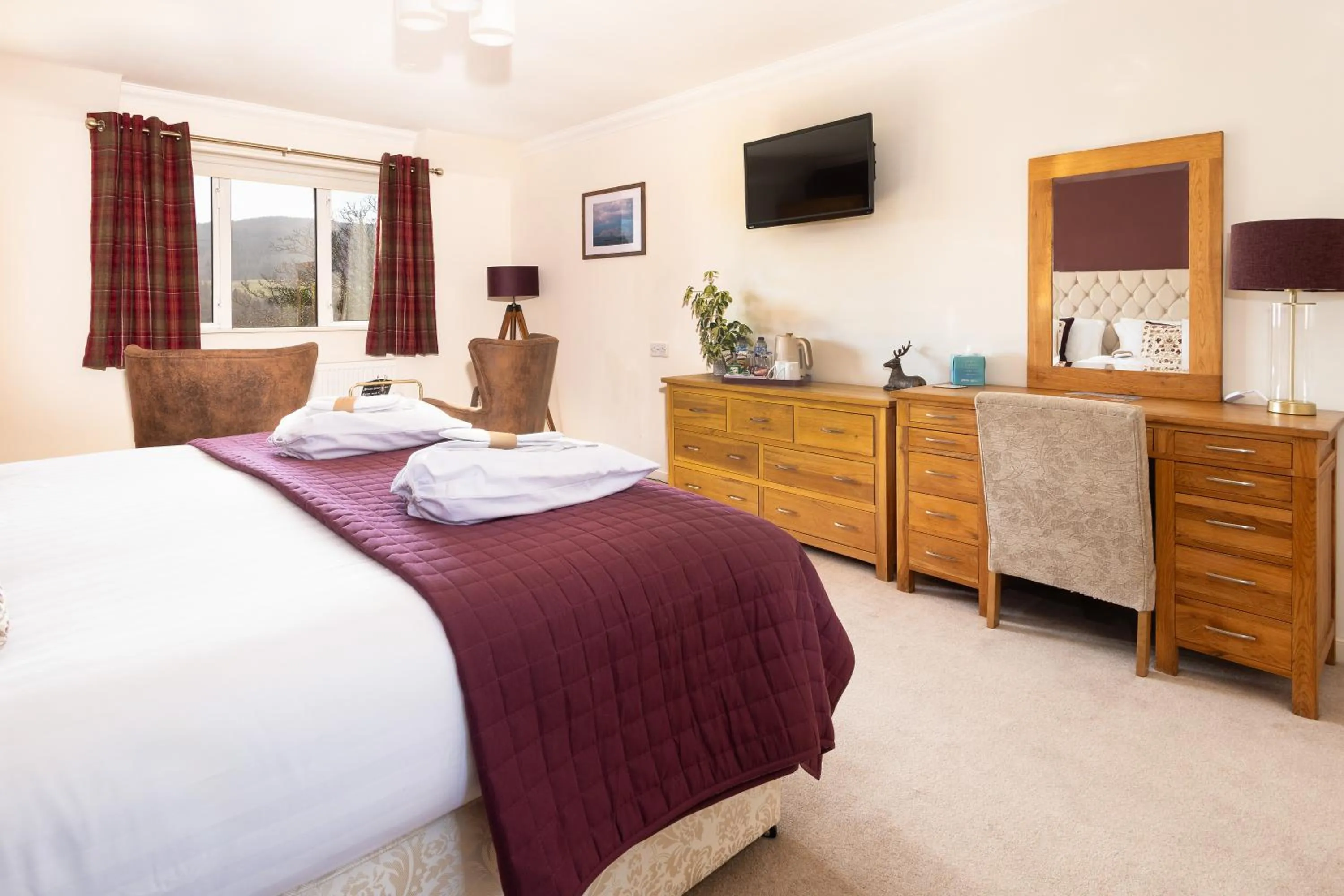 Seating area, Bed in Beinn Bhracaigh