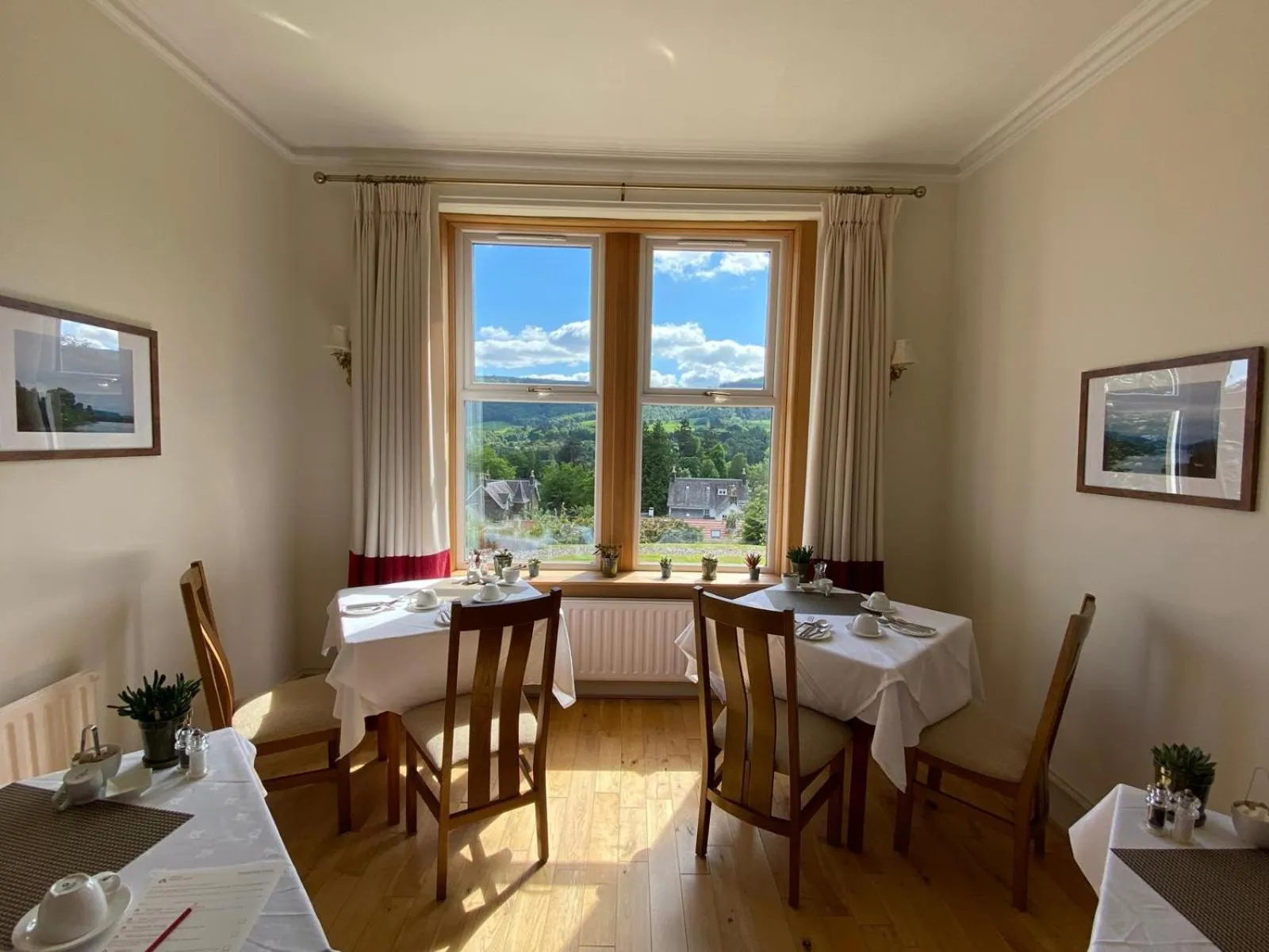 Dining area in Beinn Bhracaigh