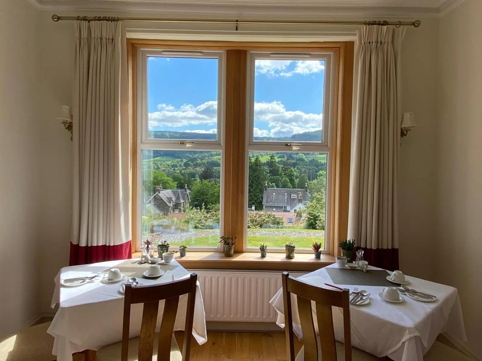 Dining area in Beinn Bhracaigh