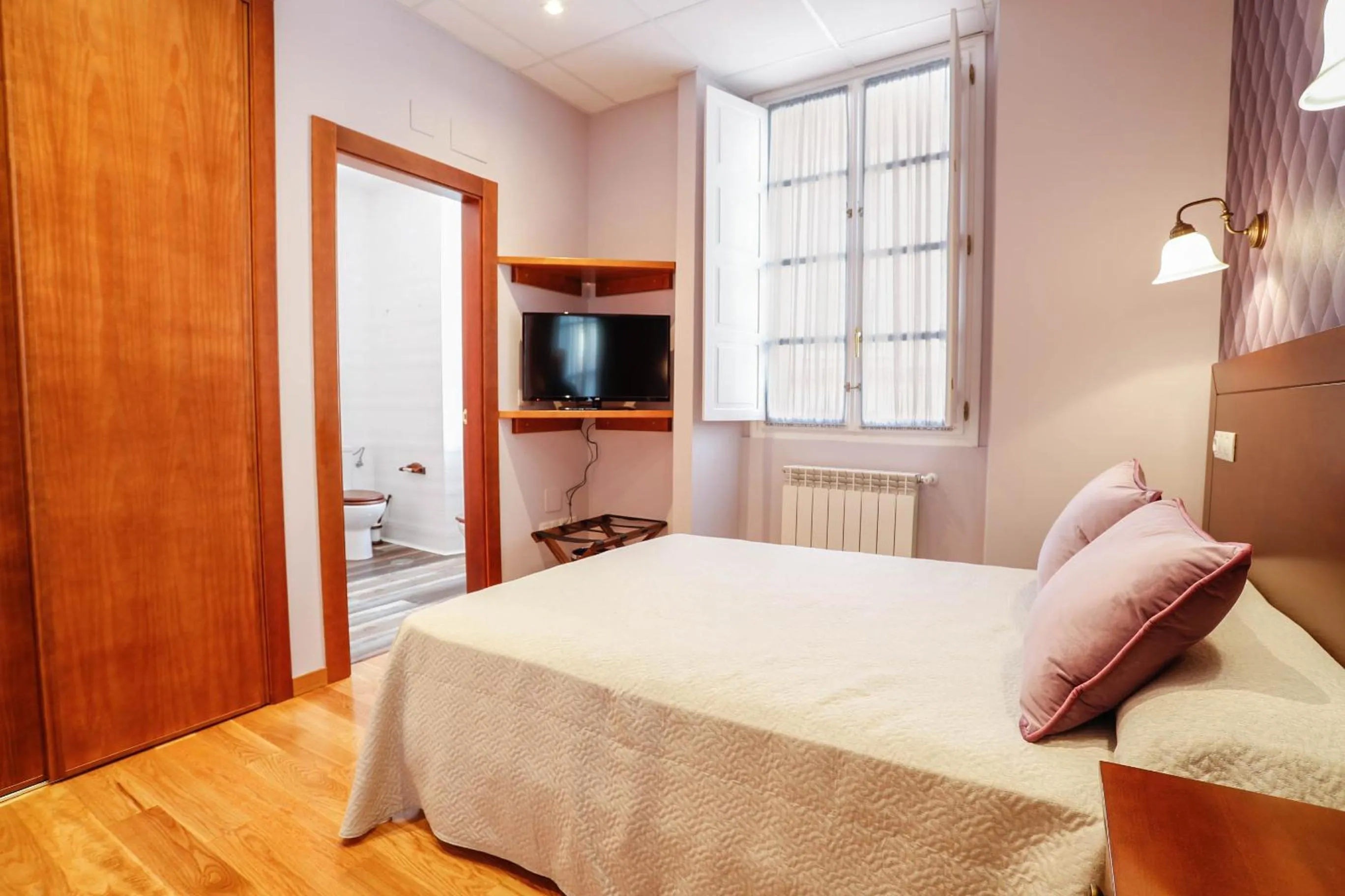 Photo of the whole room, Bed in Hotel Rey Silo