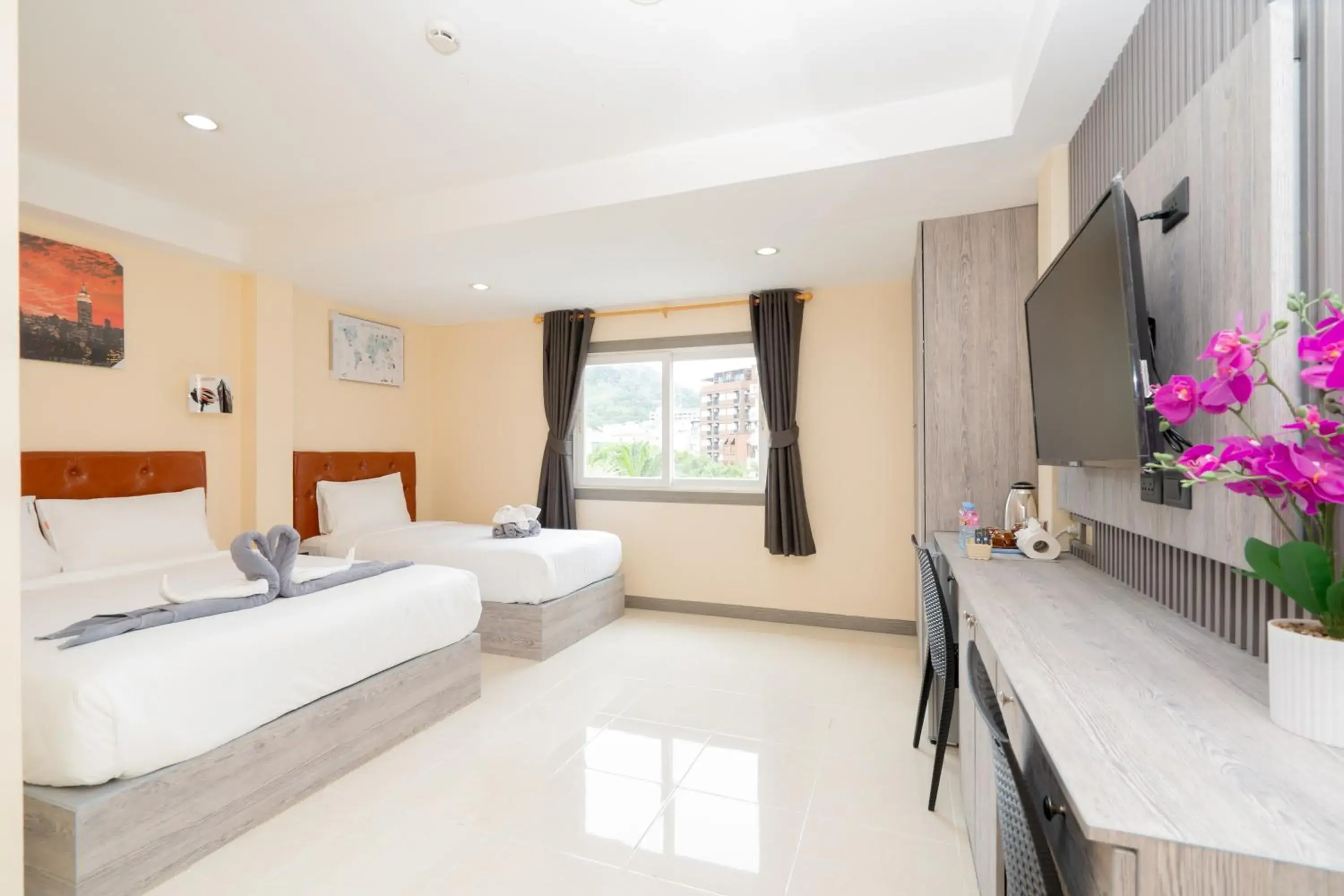 View (from property/room), Bed in Square One Hotel Patong View (from property/room), Bed in Square One Hotel Patong